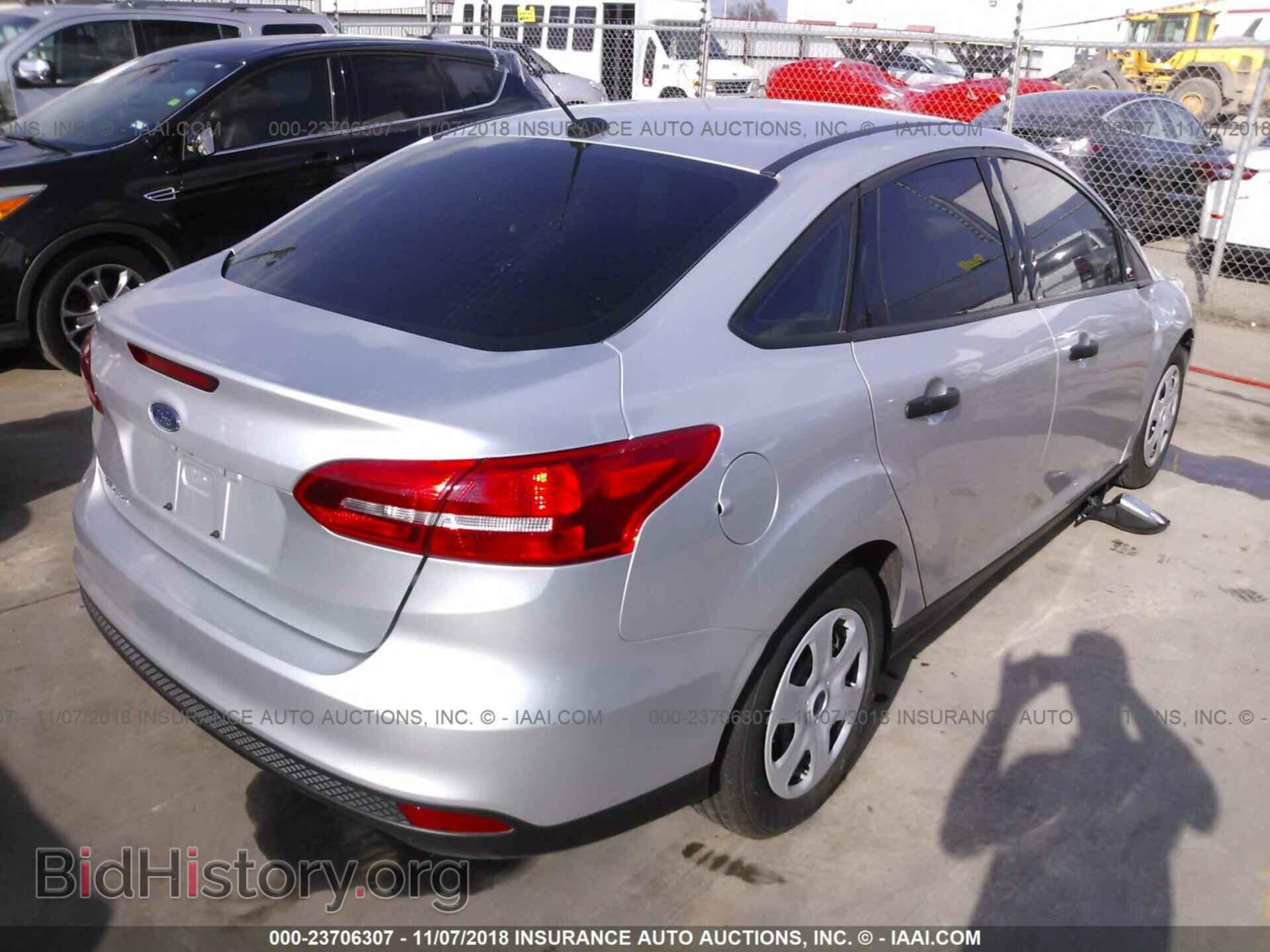 2018 Ford Focus - VIN: 1FADP3E24JL235953 - Photo 4