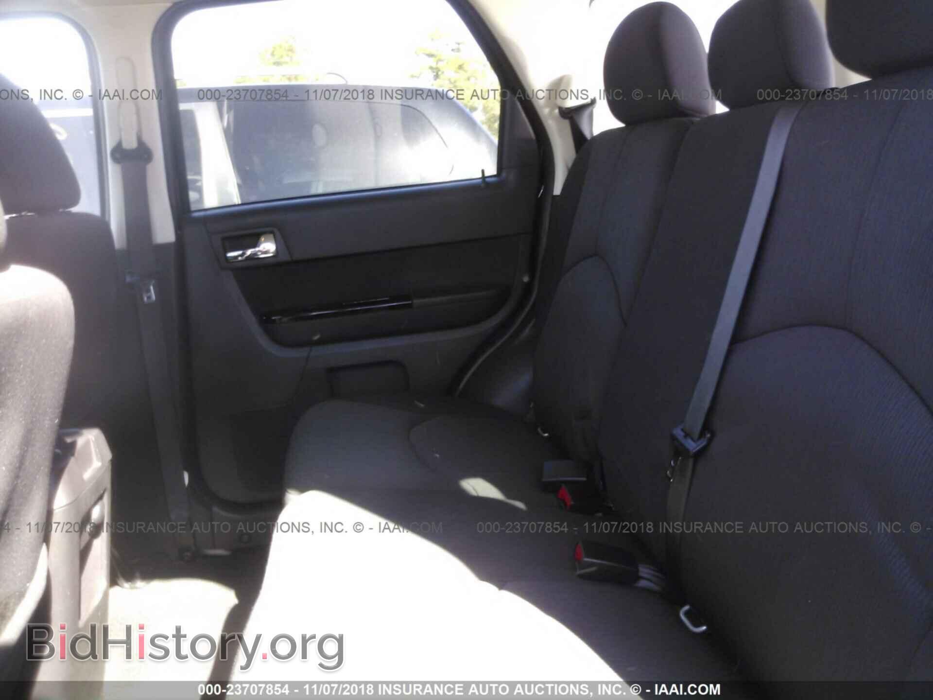 2011 Mazda Tribute - VIN: 4F2CY0C74BKM00147 - Фото 8