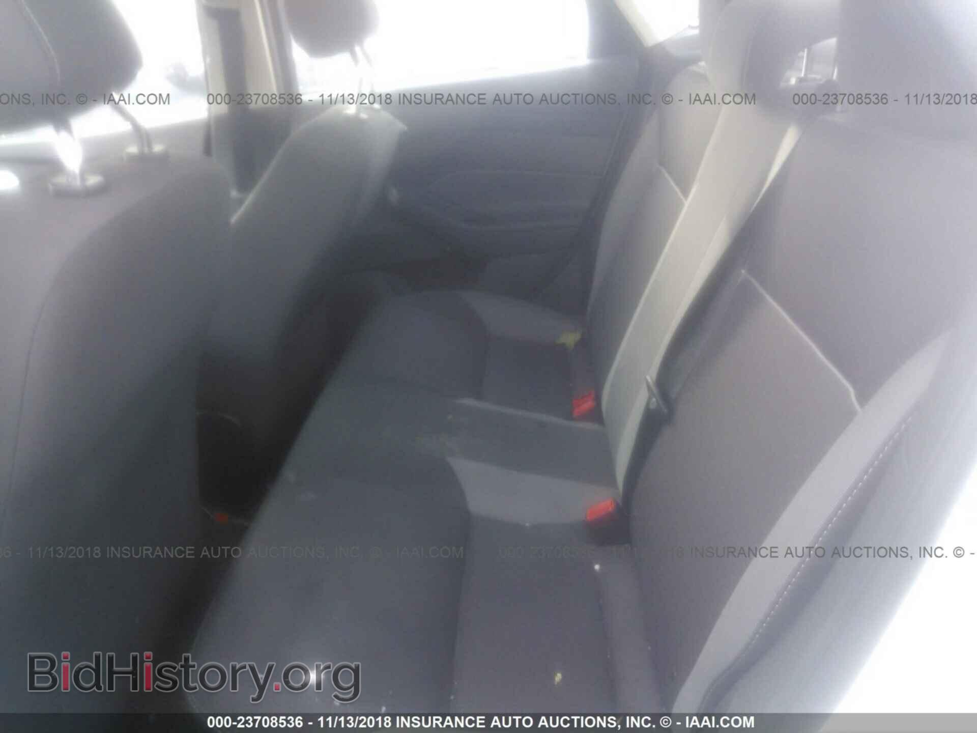 2012 Ford Focus - VIN: 1FAHP3F21CL351470 - Photo 8