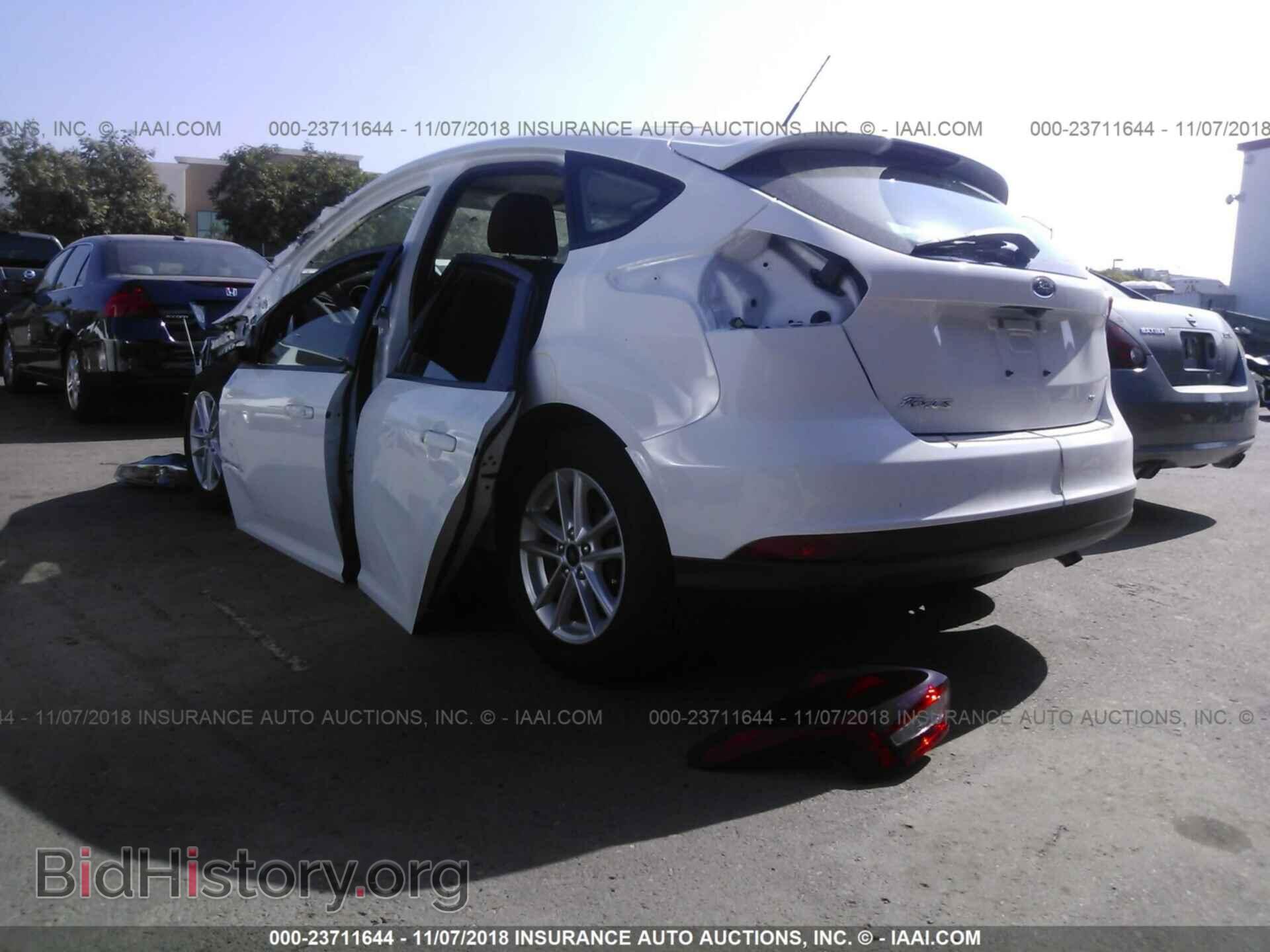 2017 Ford Focus - VIN: 1FADP3K29HL314498 - Photo 3