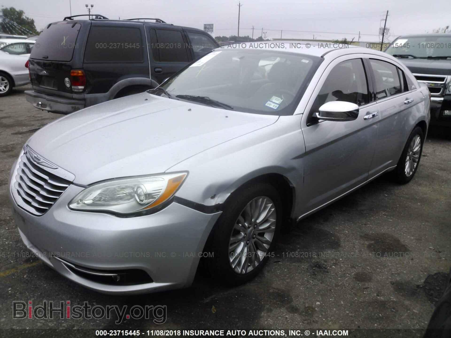 2011 CHRYSLER 200 - VIN: 1C3BC2FG3BN570214 - Фото 2