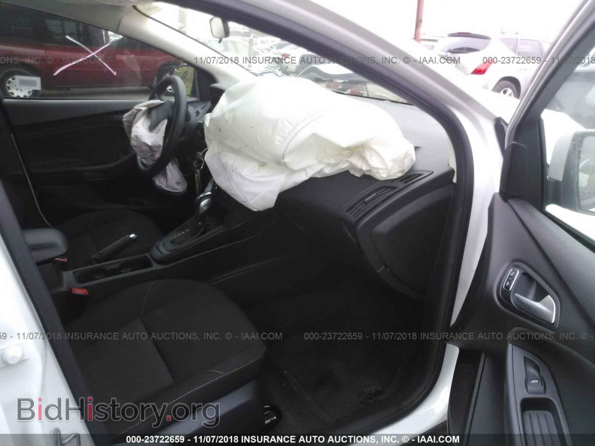 2016 Ford Focus - VIN: 1FADP3F29GL338521 - Photo 5
