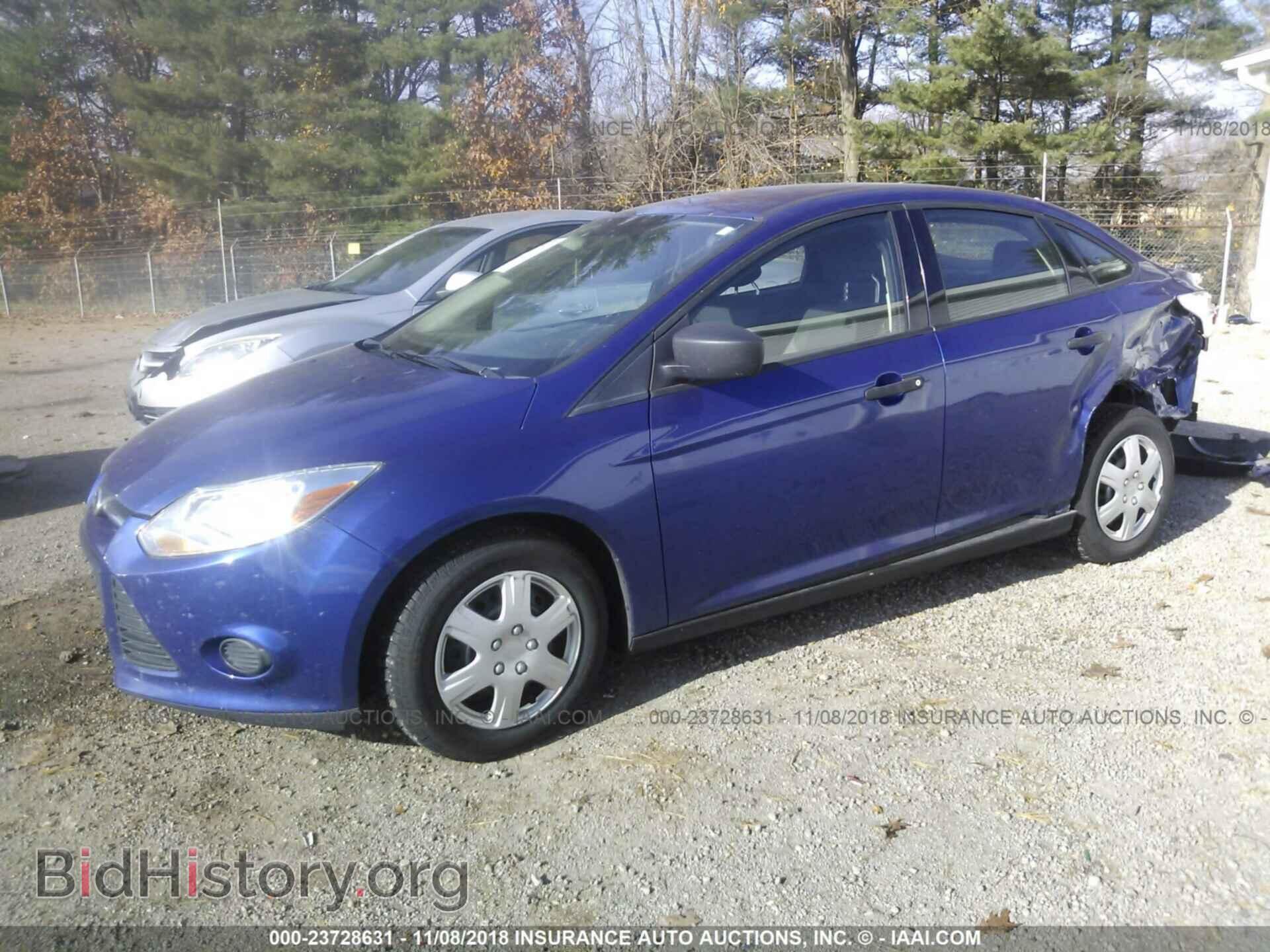 2012 Ford Focus - VIN: 1FAHP3E22CL323520 - Photo 2