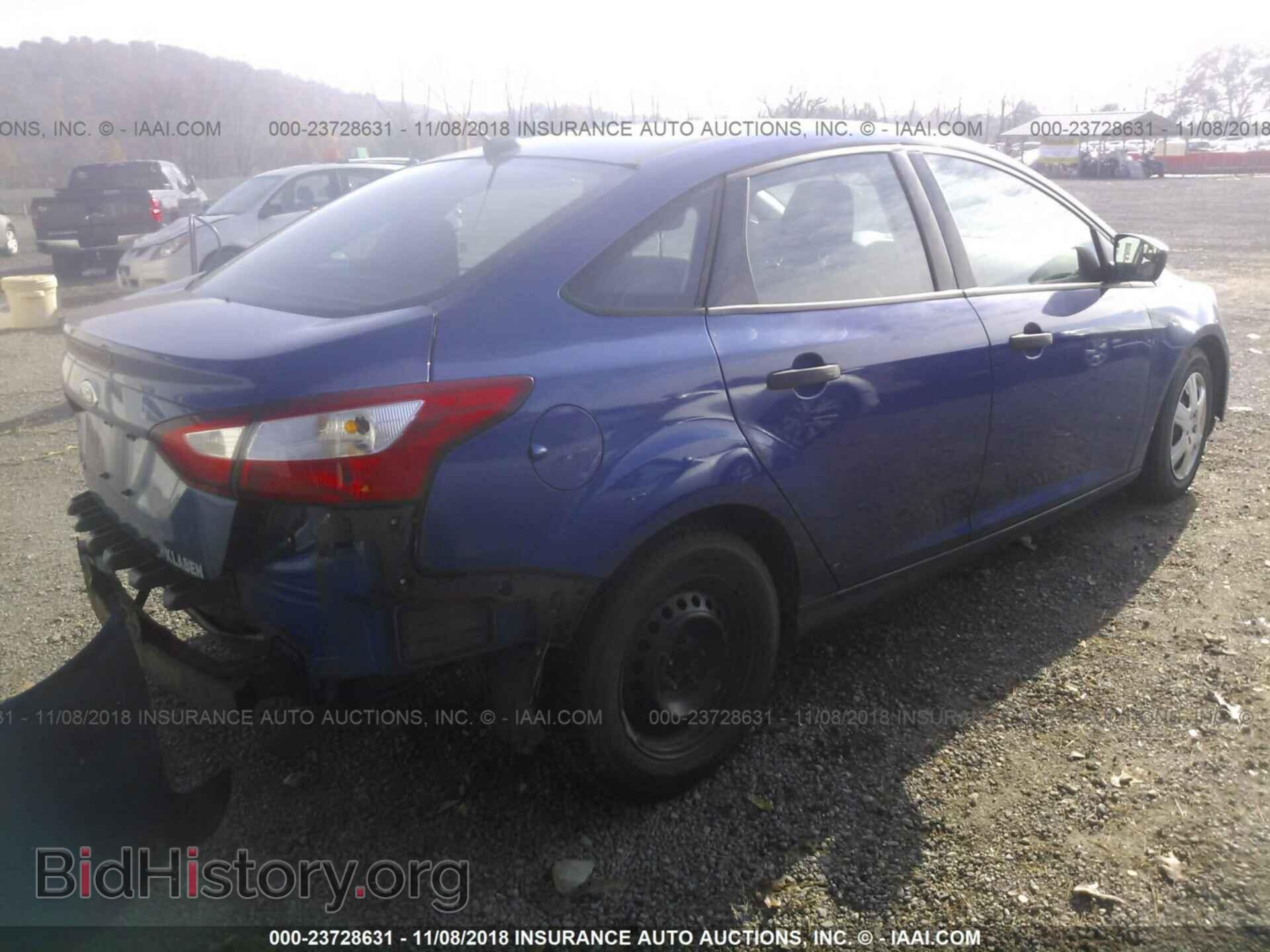2012 Ford Focus - VIN: 1FAHP3E22CL323520 - Photo 4