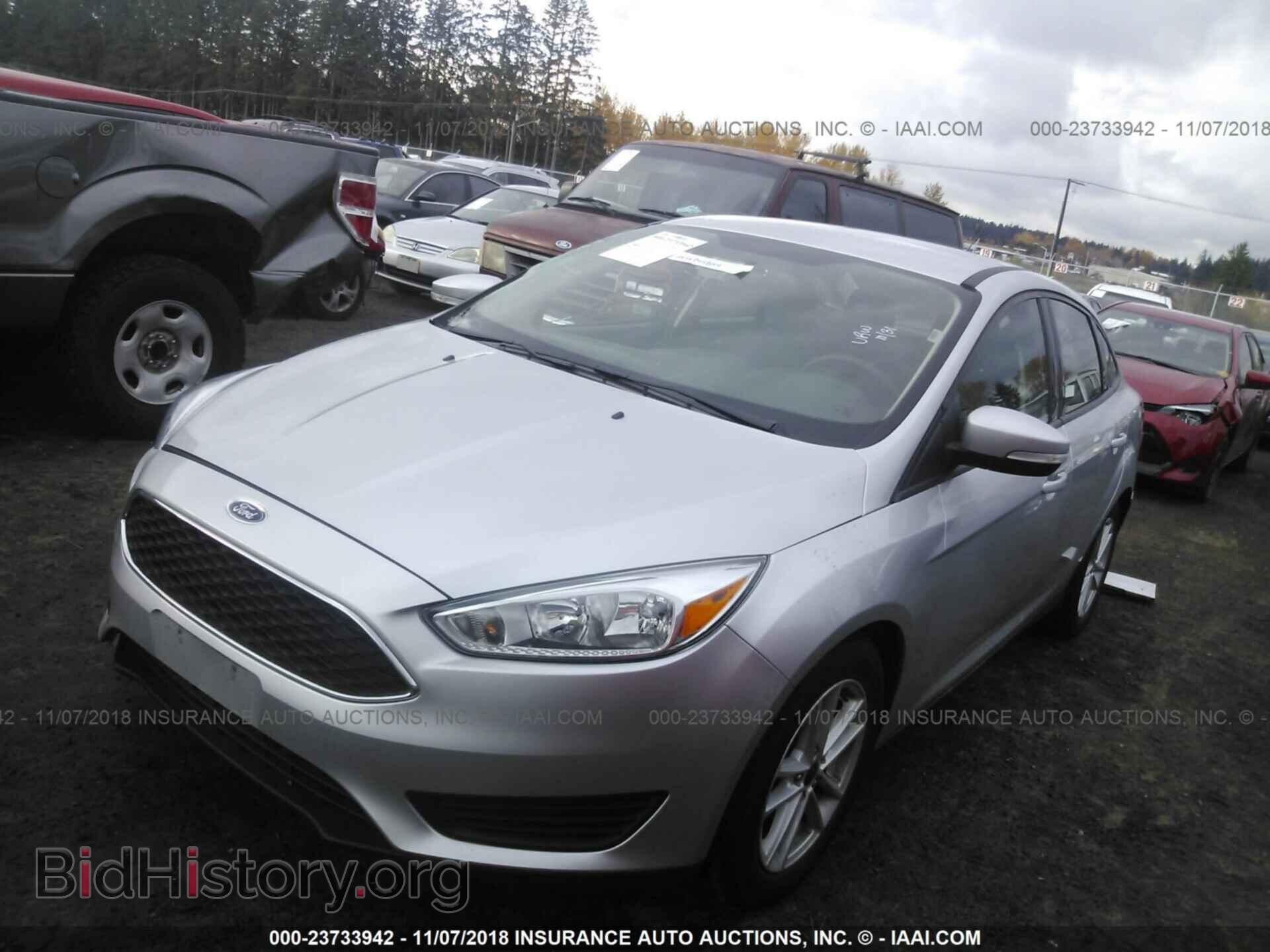 2017 Ford Focus - VIN: 1FADP3F29HL267564 - Фото 2