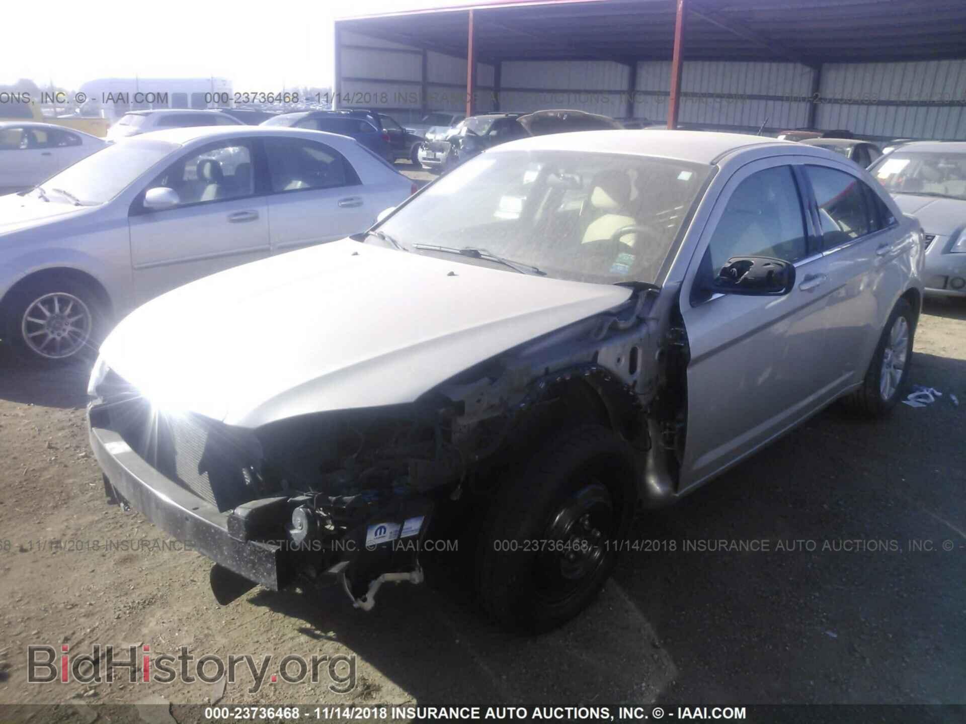 2013 Chrysler 200 - VIN: 1C3CCBBB4DN655256 - Фото 2