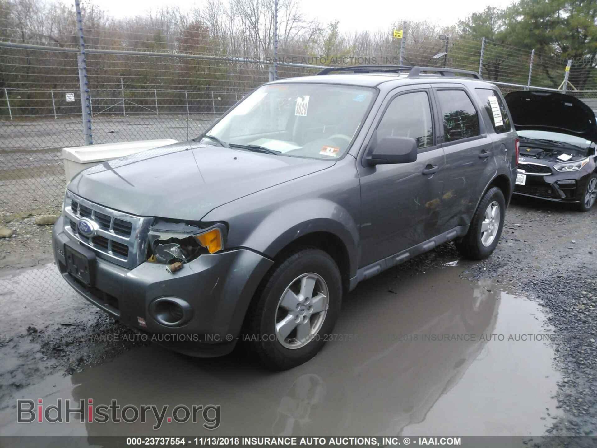 2011 Ford Escape - VIN: 1FMCU0C79BKC05989 - Фото 2