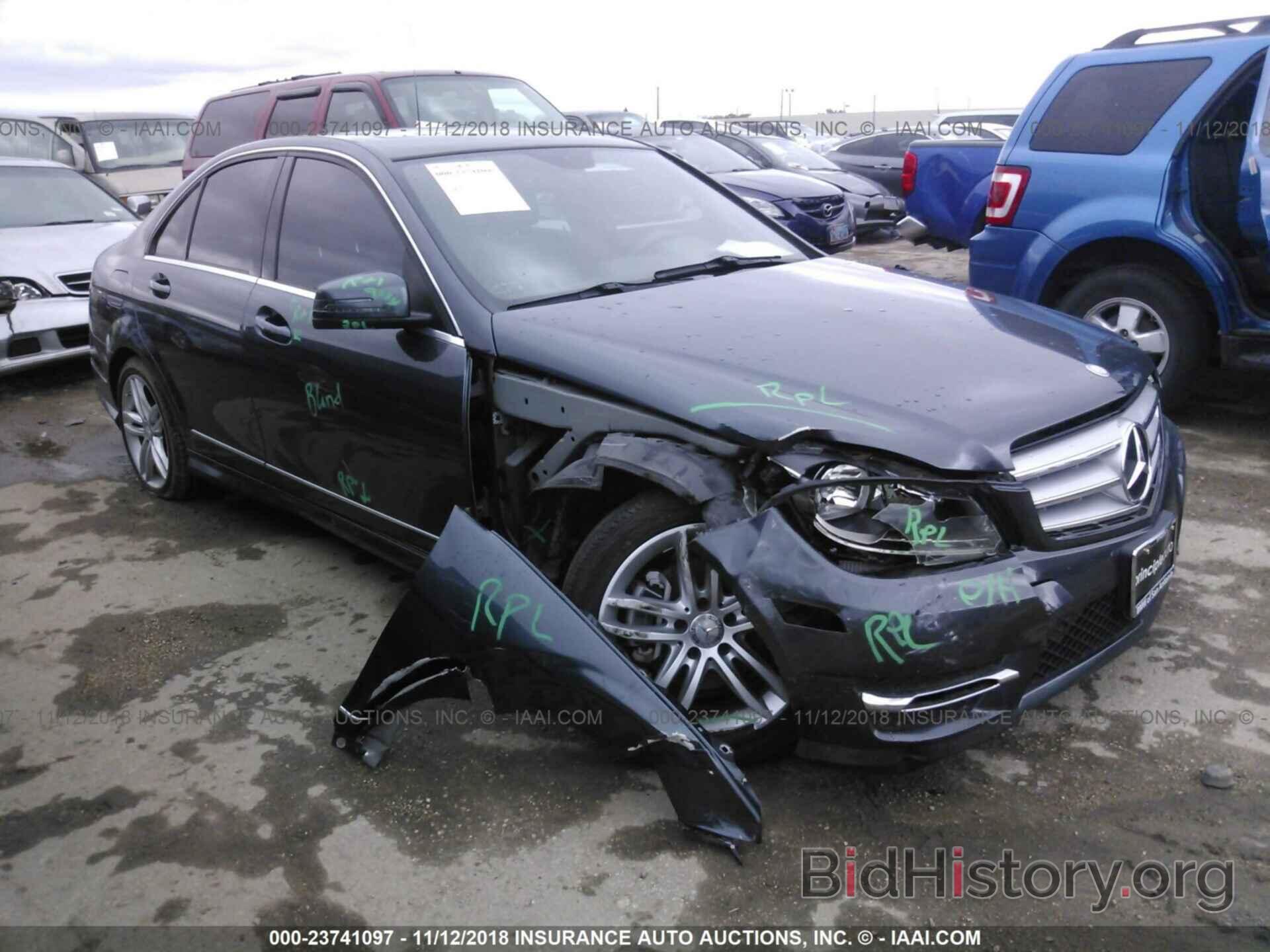 Photo WDDGF4HB8DA868909 - MERCEDES-BENZ C 2013