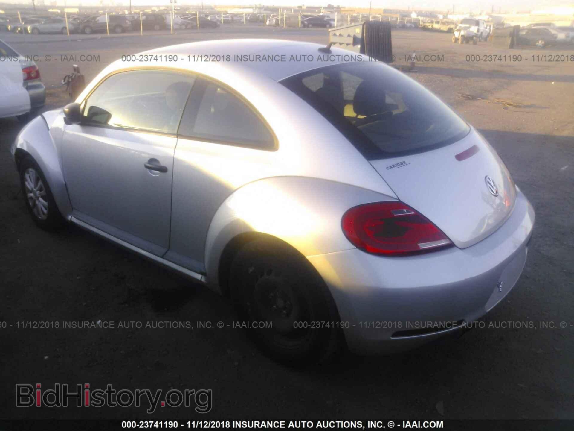 2012 Volkswagen Beetle - VIN: 3VWFP7AT3CM623229 - Фото 3