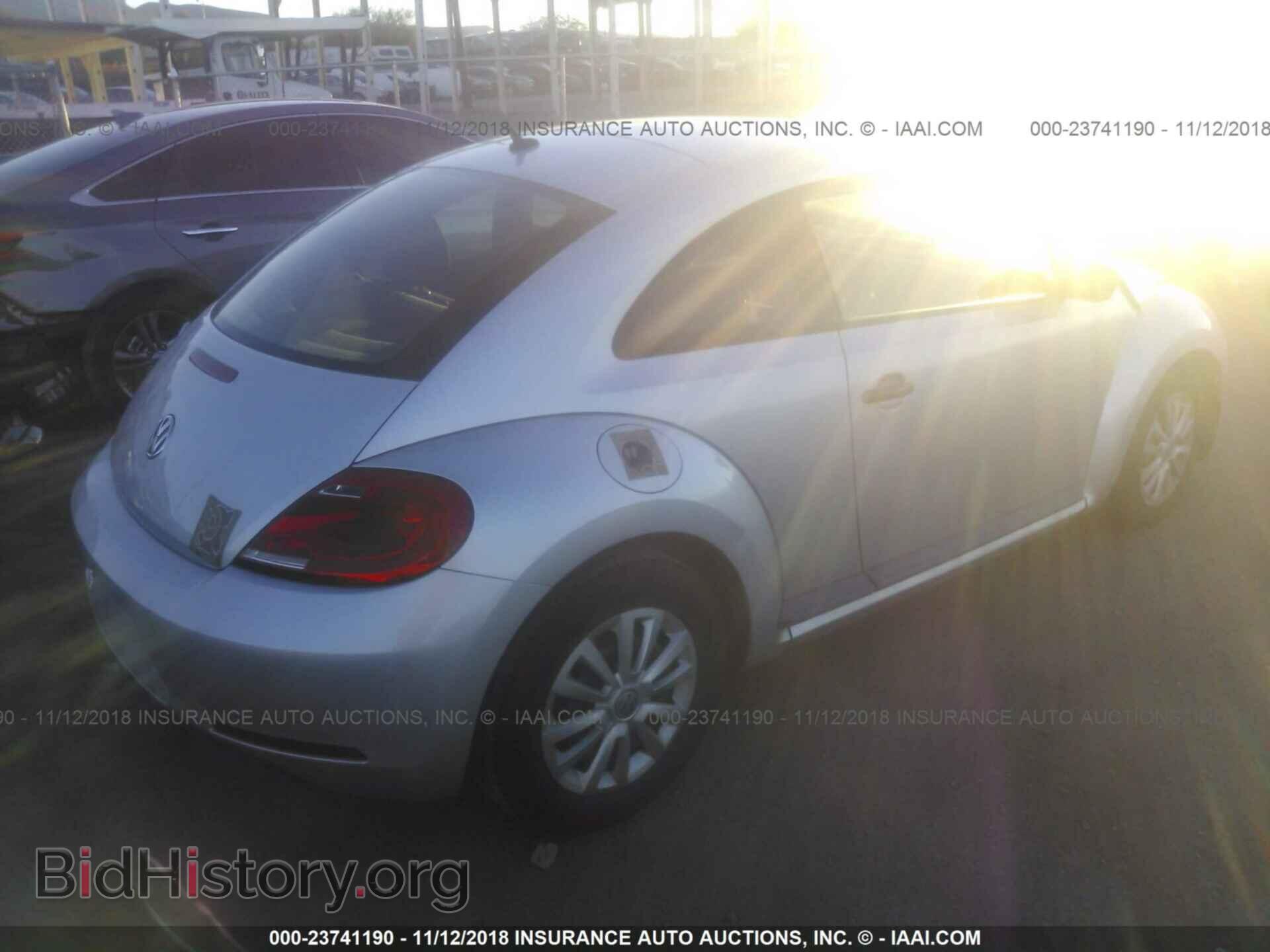 2012 Volkswagen Beetle - VIN: 3VWFP7AT3CM623229 - Фото 4
