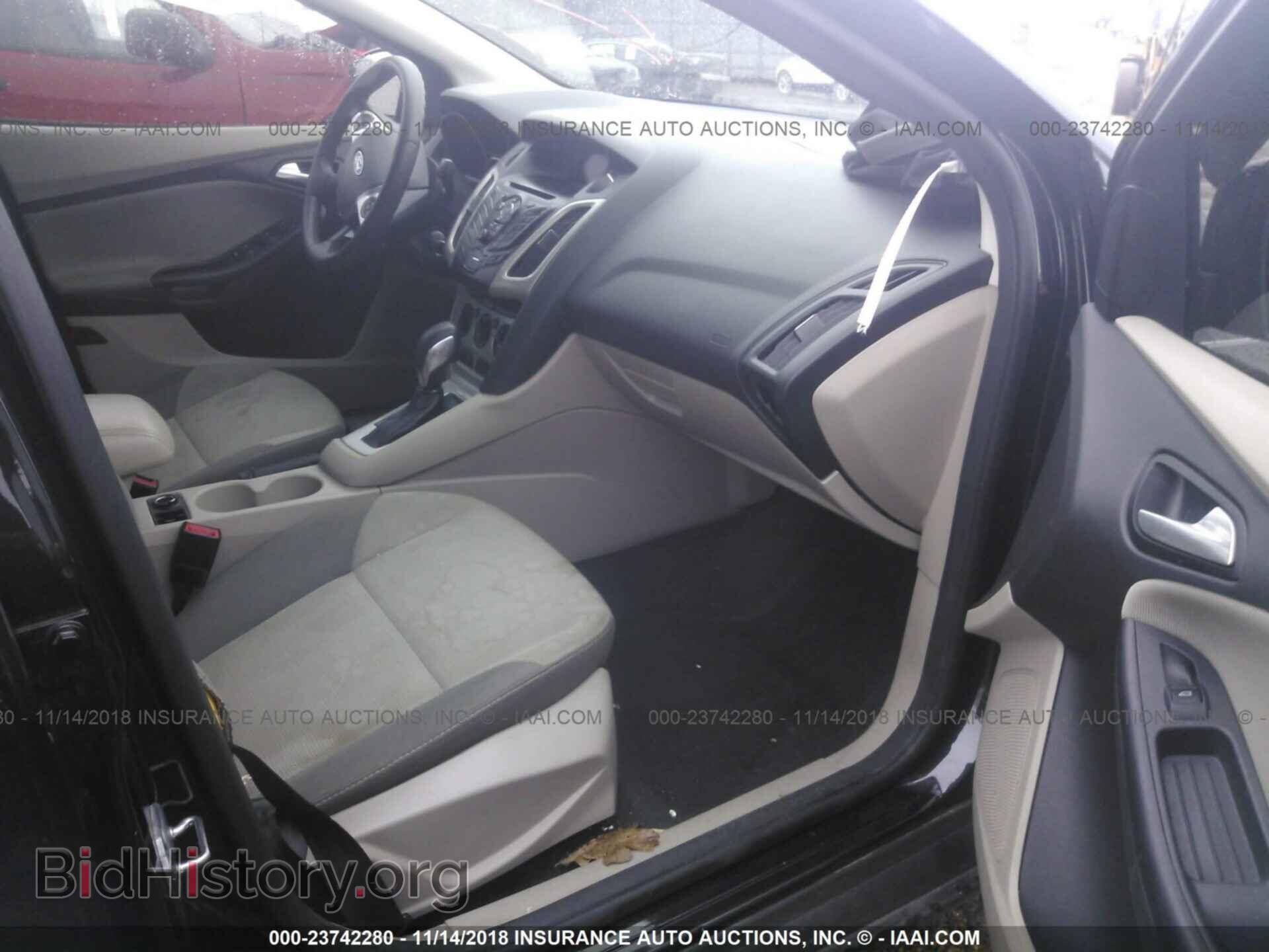 2012 Ford Focus - VIN: 1FAHP3F28CL352535 - Photo 5