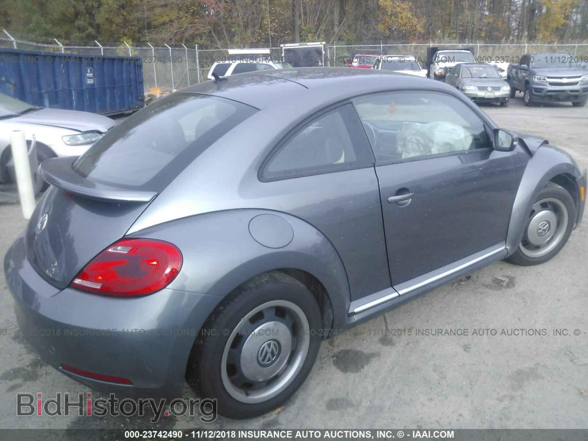 2012 Volkswagen Beetle - VIN: 3VWJP7AT6CM632629 - Фото 4