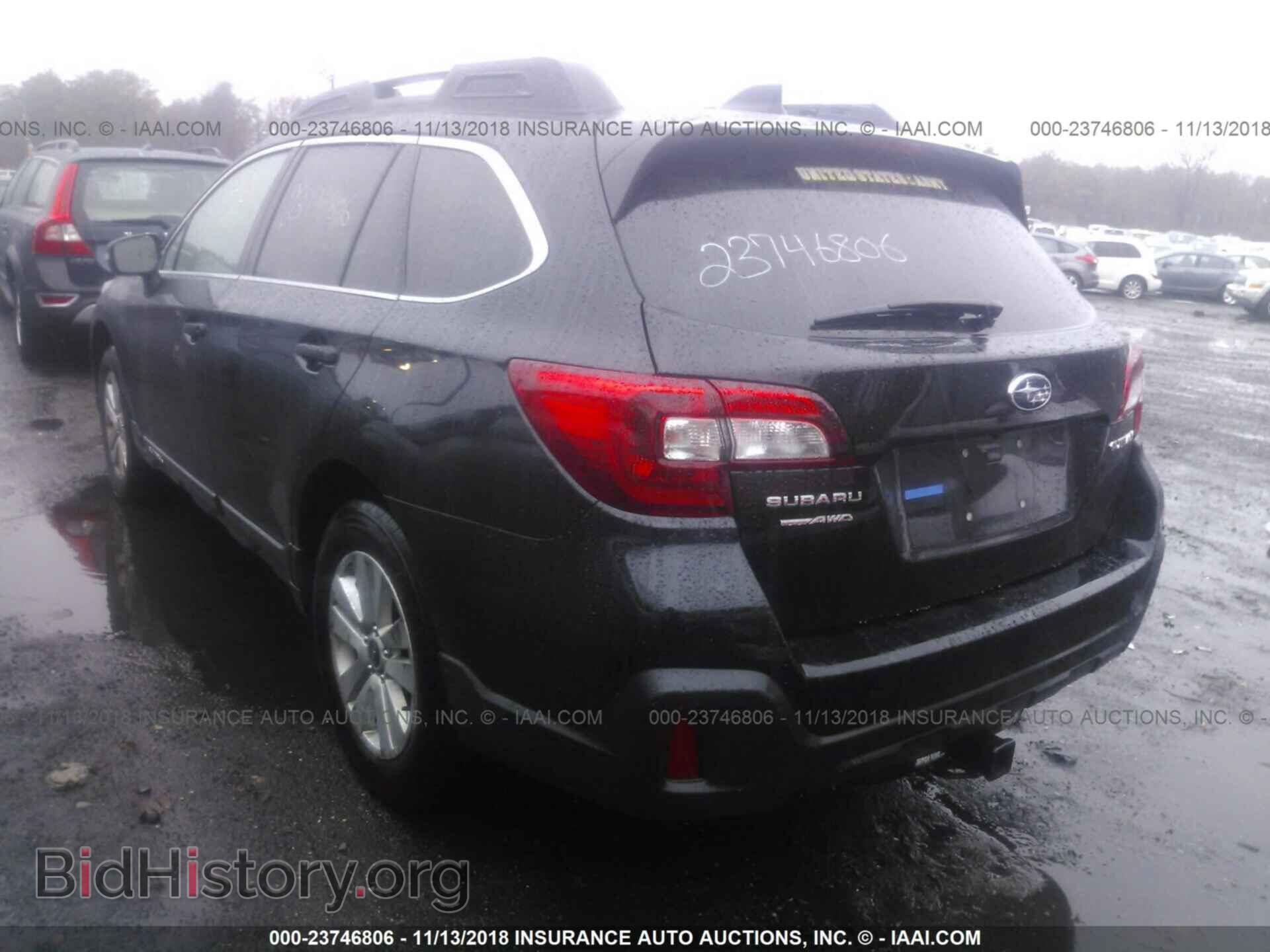 2018 Subaru Outback - VIN: 4S4BSAFC8J3234893 - Фото 3