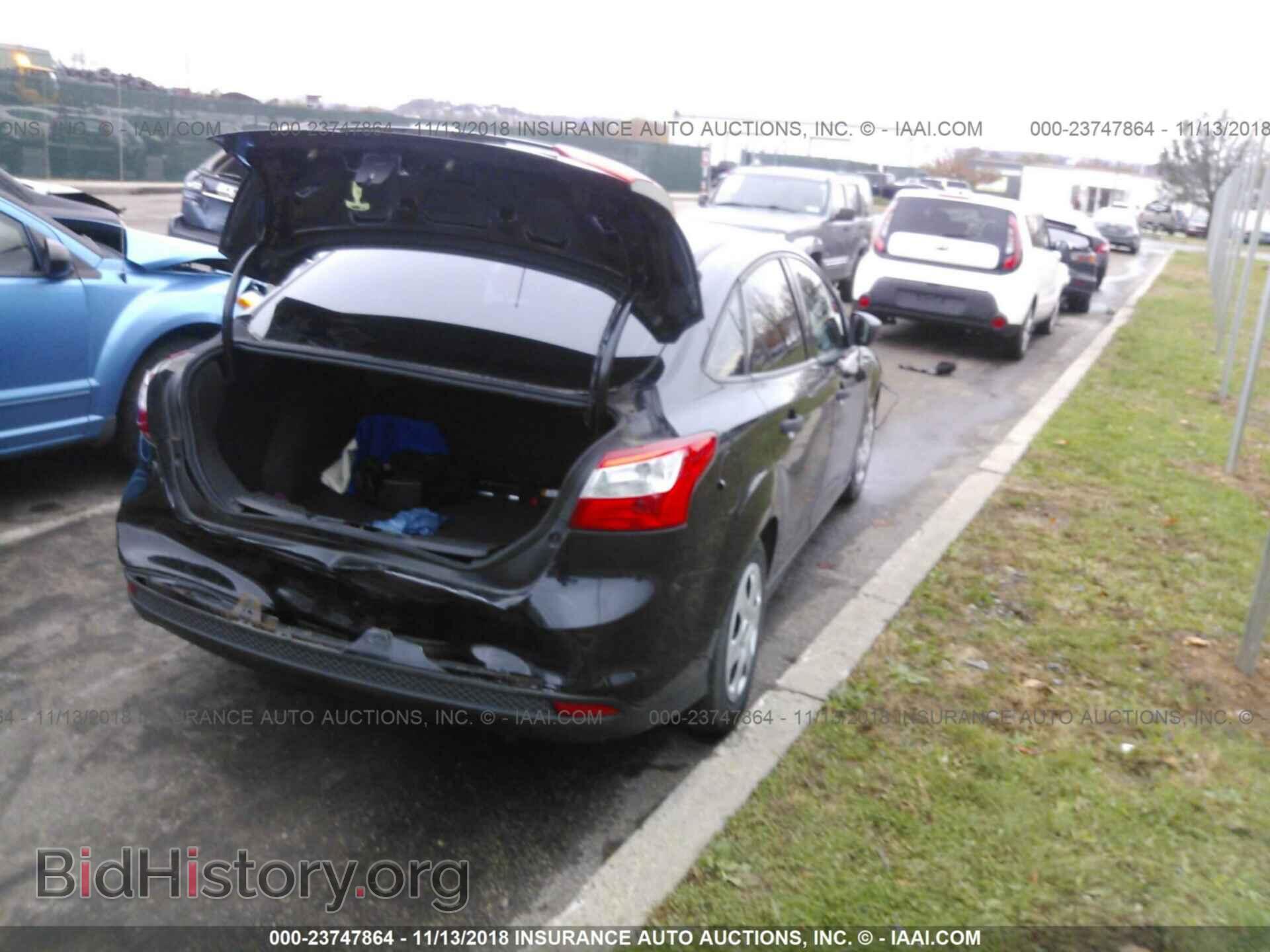 2012 Ford Focus - VIN: 1FAHP3E22CL474955 - Photo 4