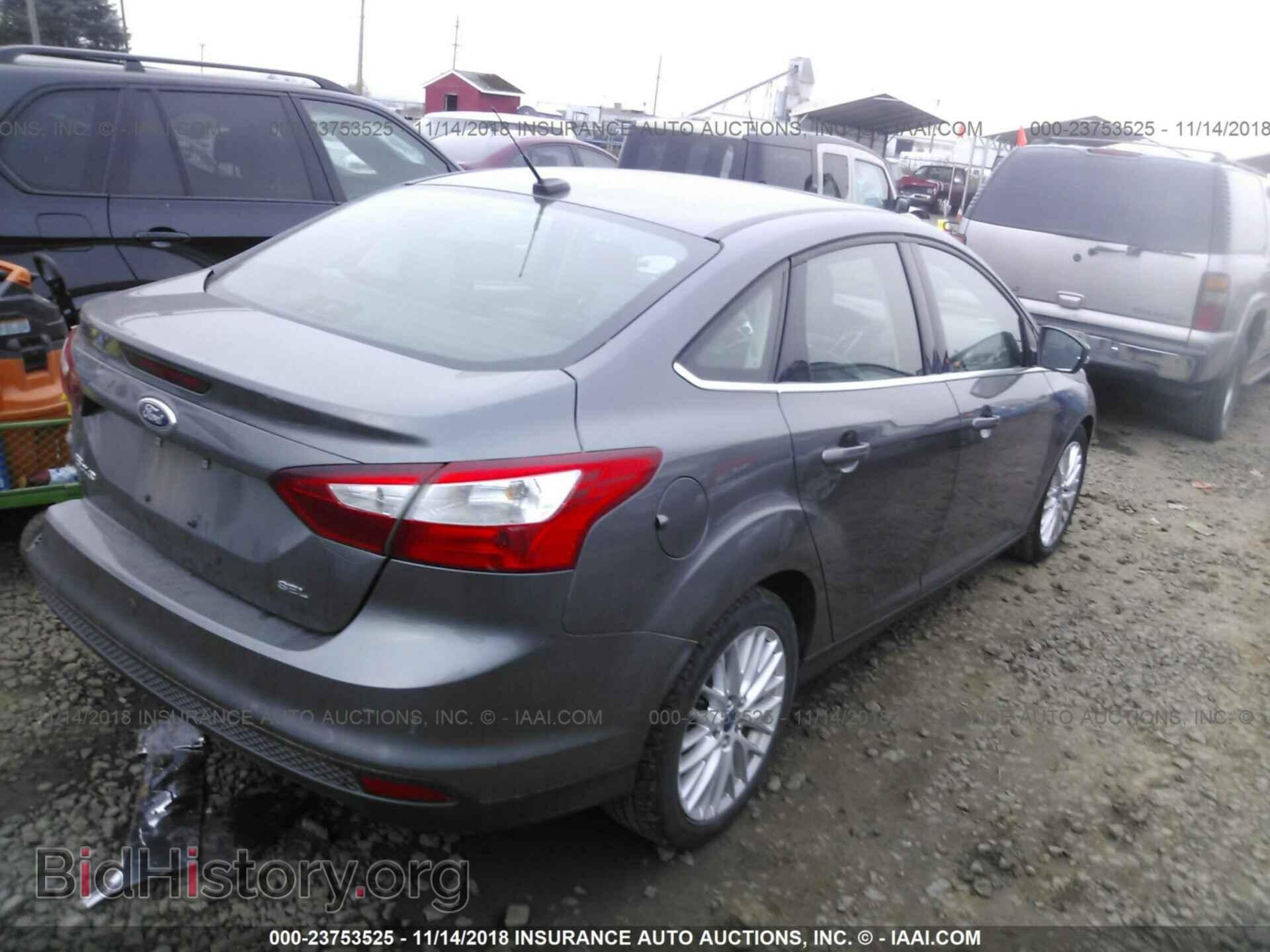 2012 Ford Focus - VIN: 1FAHP3H24CL216044 - Photo 4