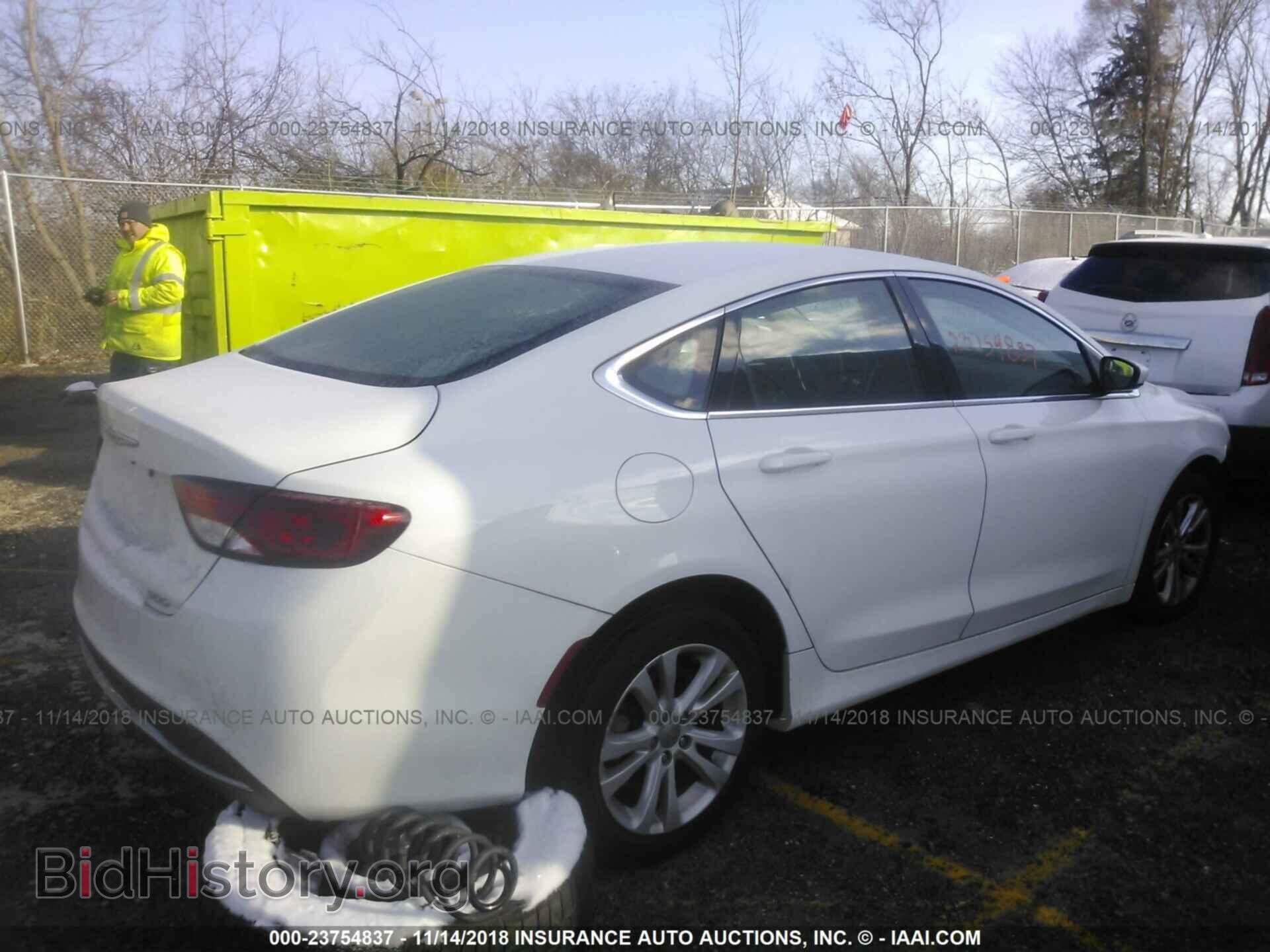 2015 Chrysler 200 - VIN: 1C3CCCAB2FN560933 - Photo 4