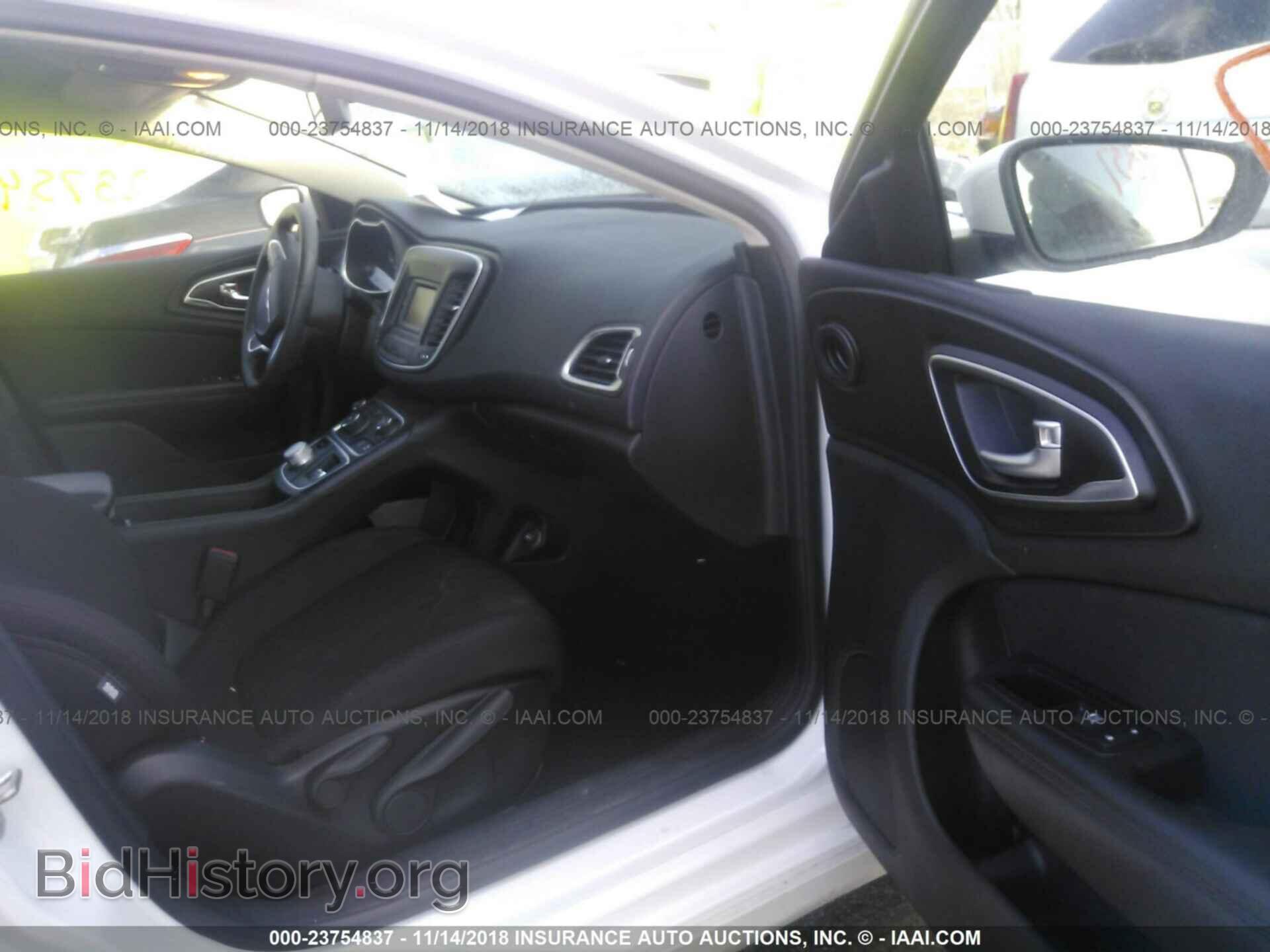 2015 Chrysler 200 - VIN: 1C3CCCAB2FN560933 - Photo 5