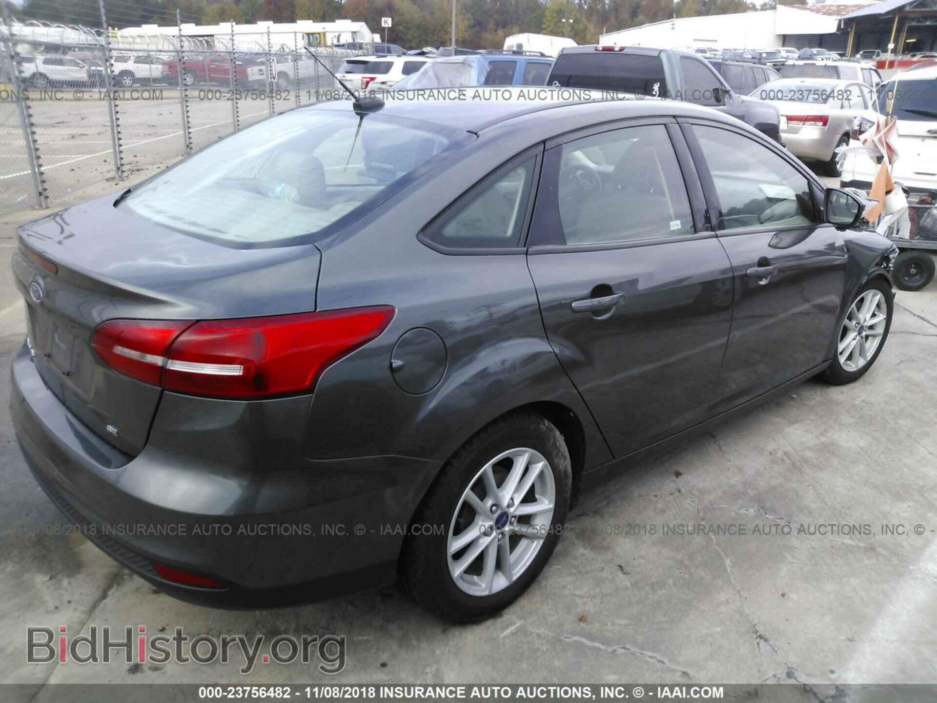 2017 Ford Focus - VIN: 1FADP3F29HL237660 - Фото 4