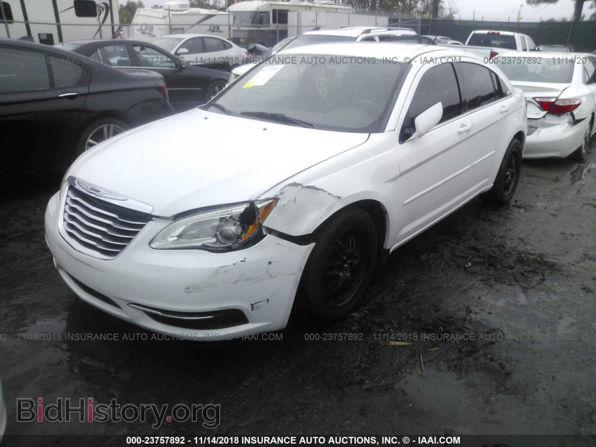 2013 CHRYSLER 200 - VIN: 1C3CCBABXDN588499 - Фото 2