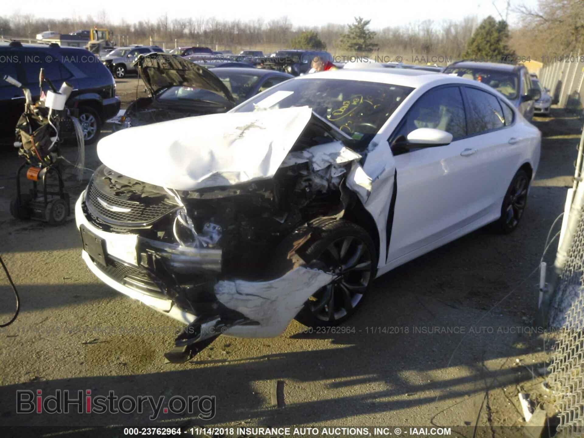 2015 Chrysler 200 - VIN: 1C3CCCDG6FN632143 - Photo 2