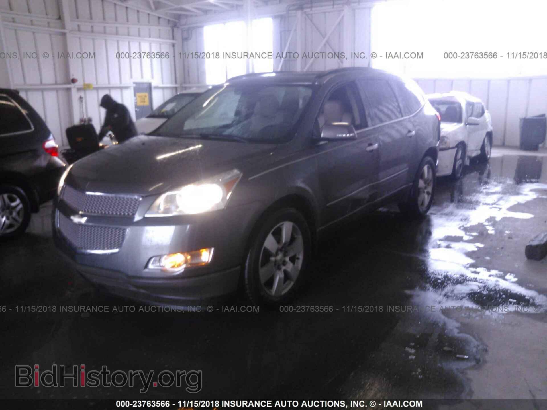2011 CHEVROLET TRAVERSE - VIN: 1GNKVLED7BJ362743 - Photo 2