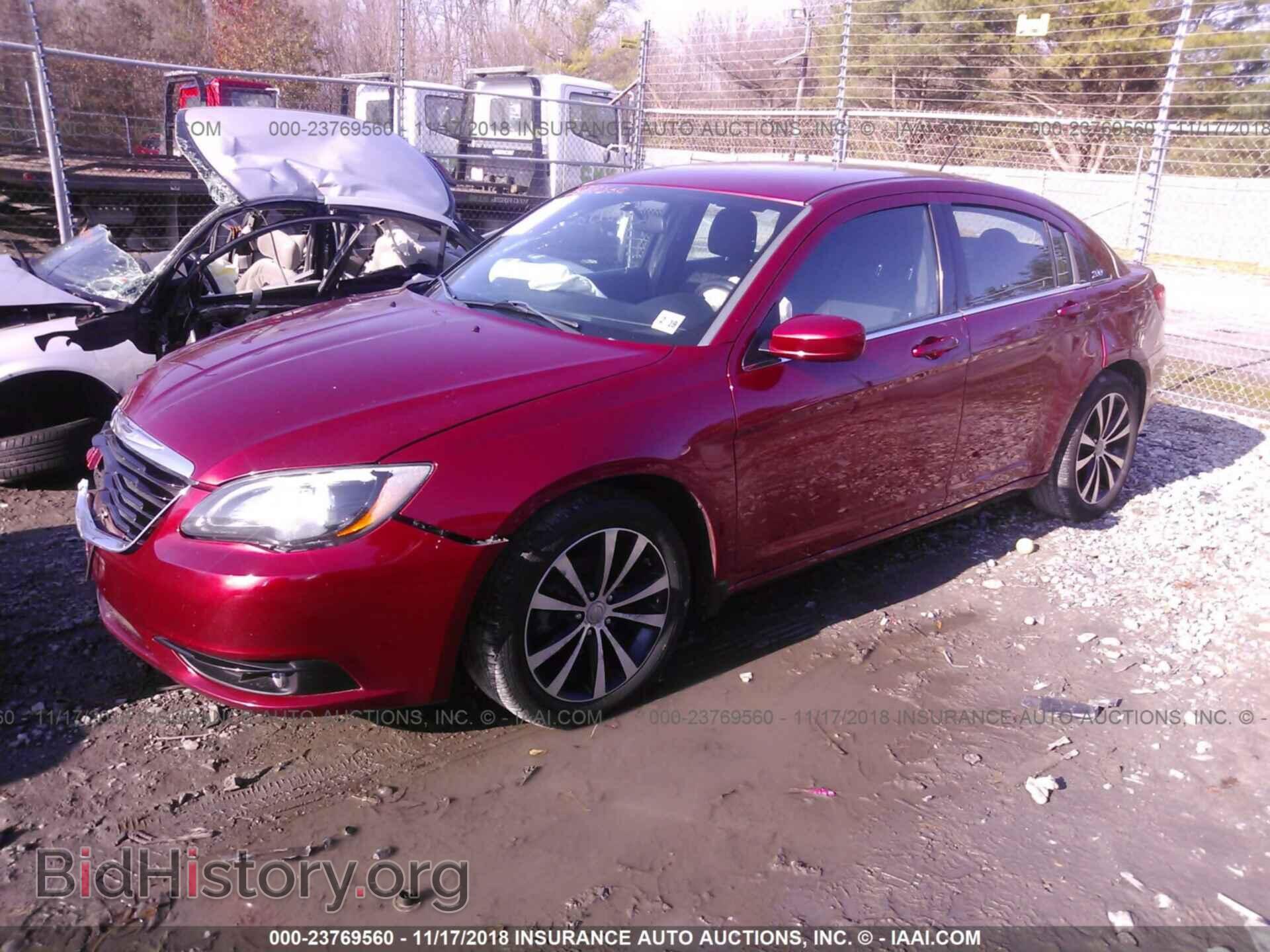 2014 Chrysler 200 - VIN: 1C3CCBBB9EN153084 - Фото 2