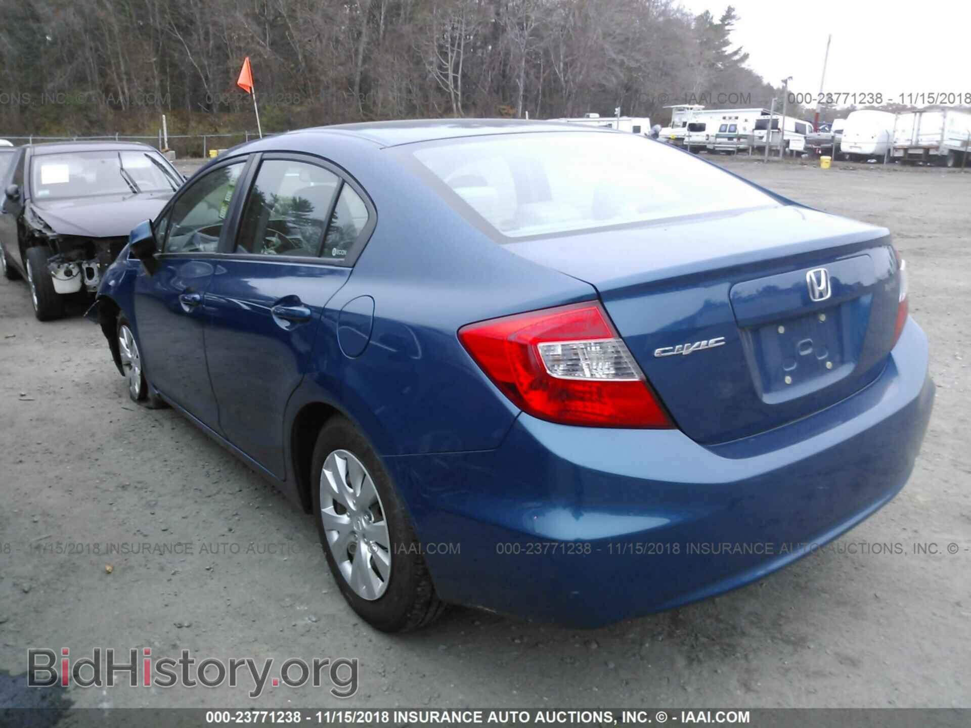 2012 Honda Civic - VIN: 2HGFB2F52CH567654 - Photo 3
