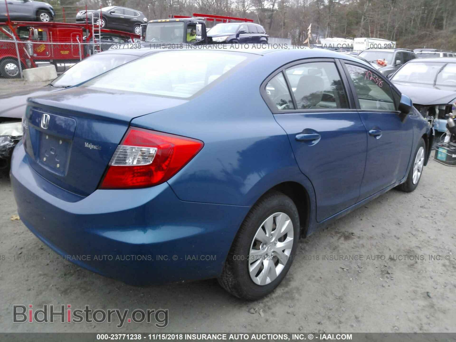 2012 Honda Civic - VIN: 2HGFB2F52CH567654 - Photo 4