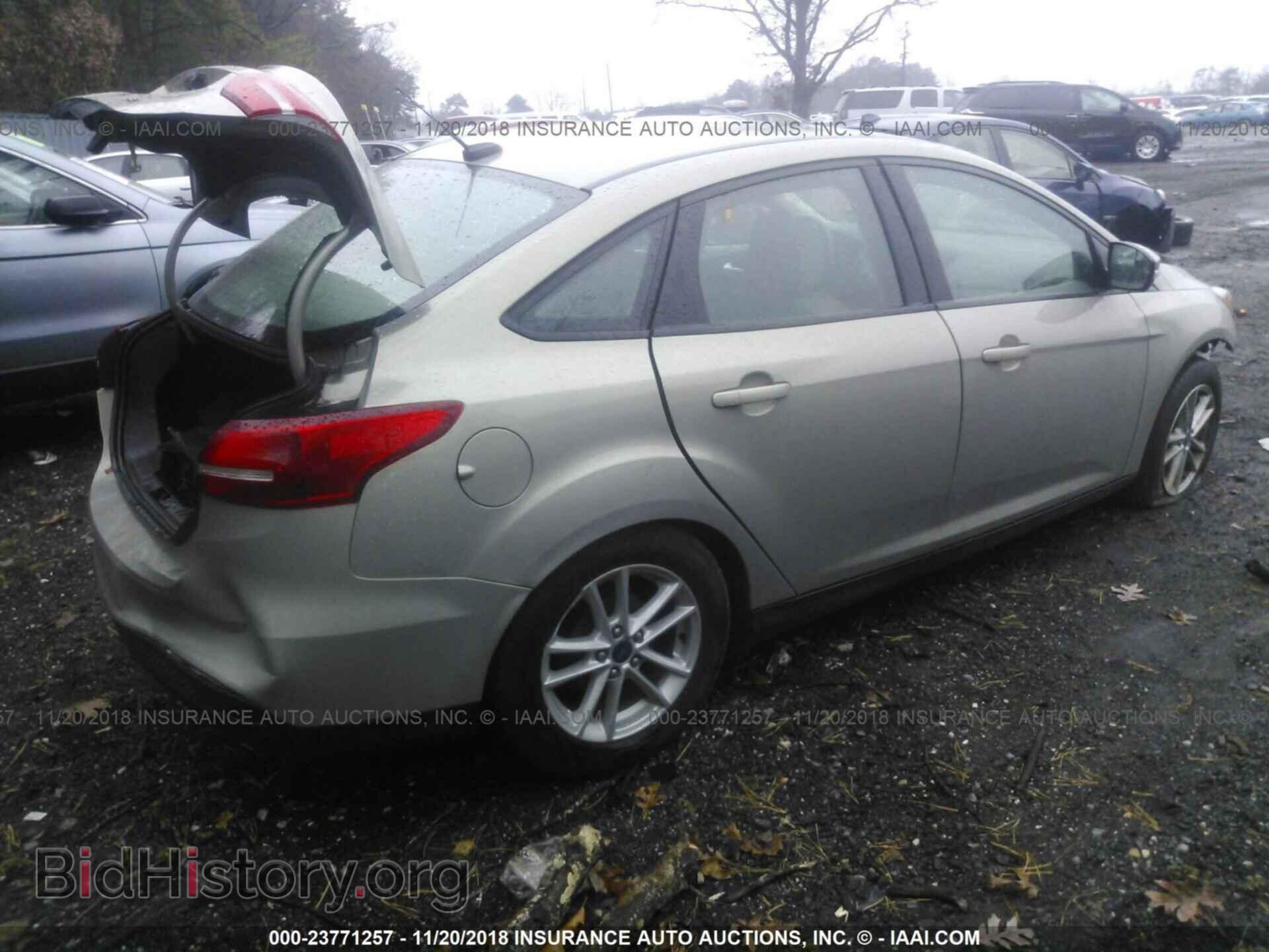 2016 Ford Focus - VIN: 1FADP3F21GL392931 - Photo 4