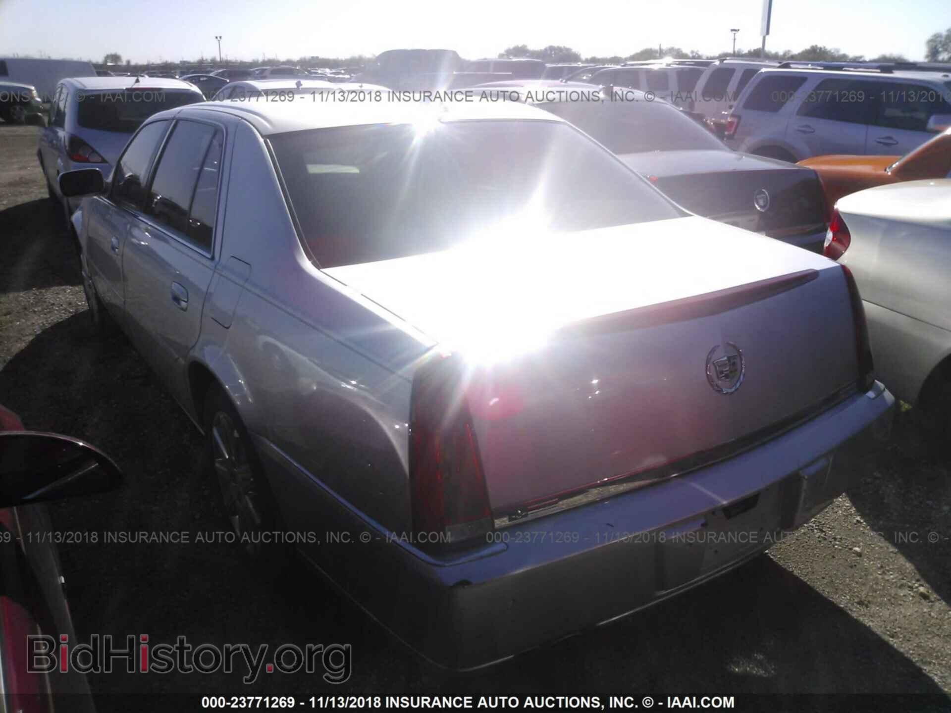 2011 Cadillac Dts - VIN: 1G6KH5E60BU110038 - Фото 3