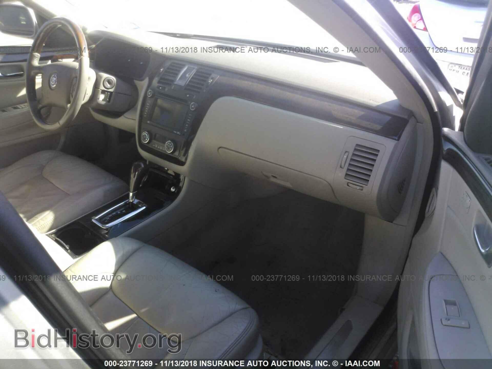 2011 Cadillac Dts - VIN: 1G6KH5E60BU110038 - Фото 5