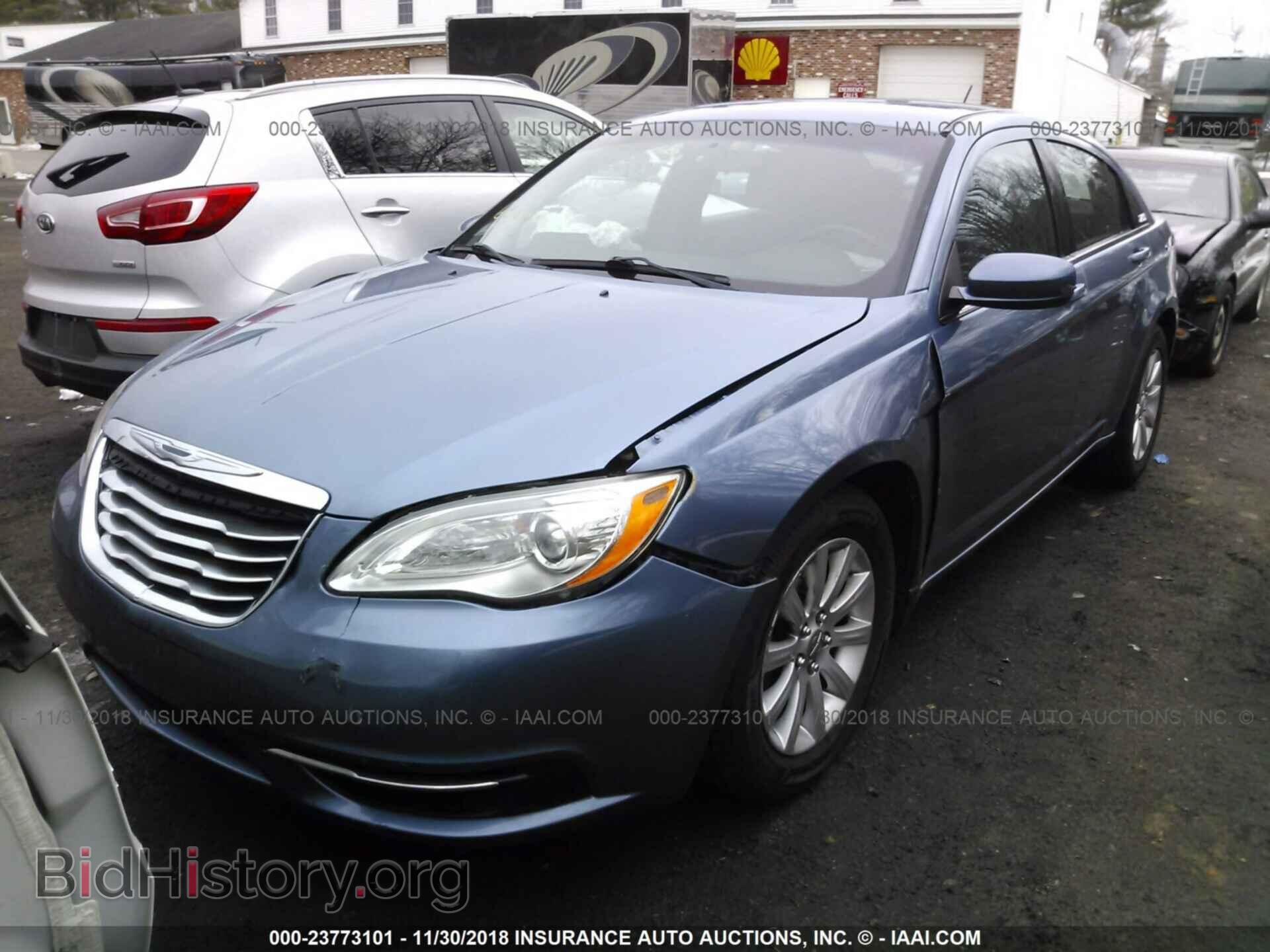 2011 Chrysler 200 - VIN: 1C3BC1FB9BN607913 - Photo 2