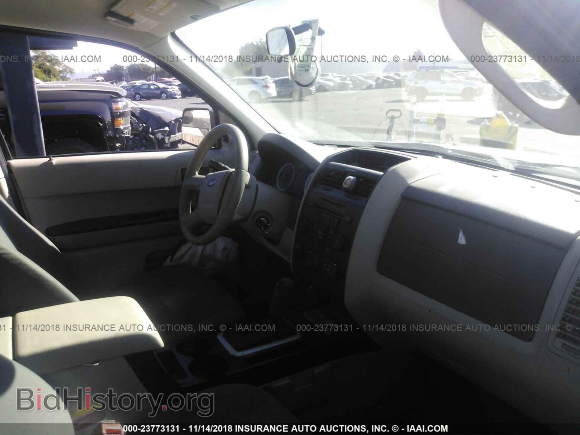 2011 Ford Escape - VIN: 1FMCU0C73BKC24733 - Фото 5
