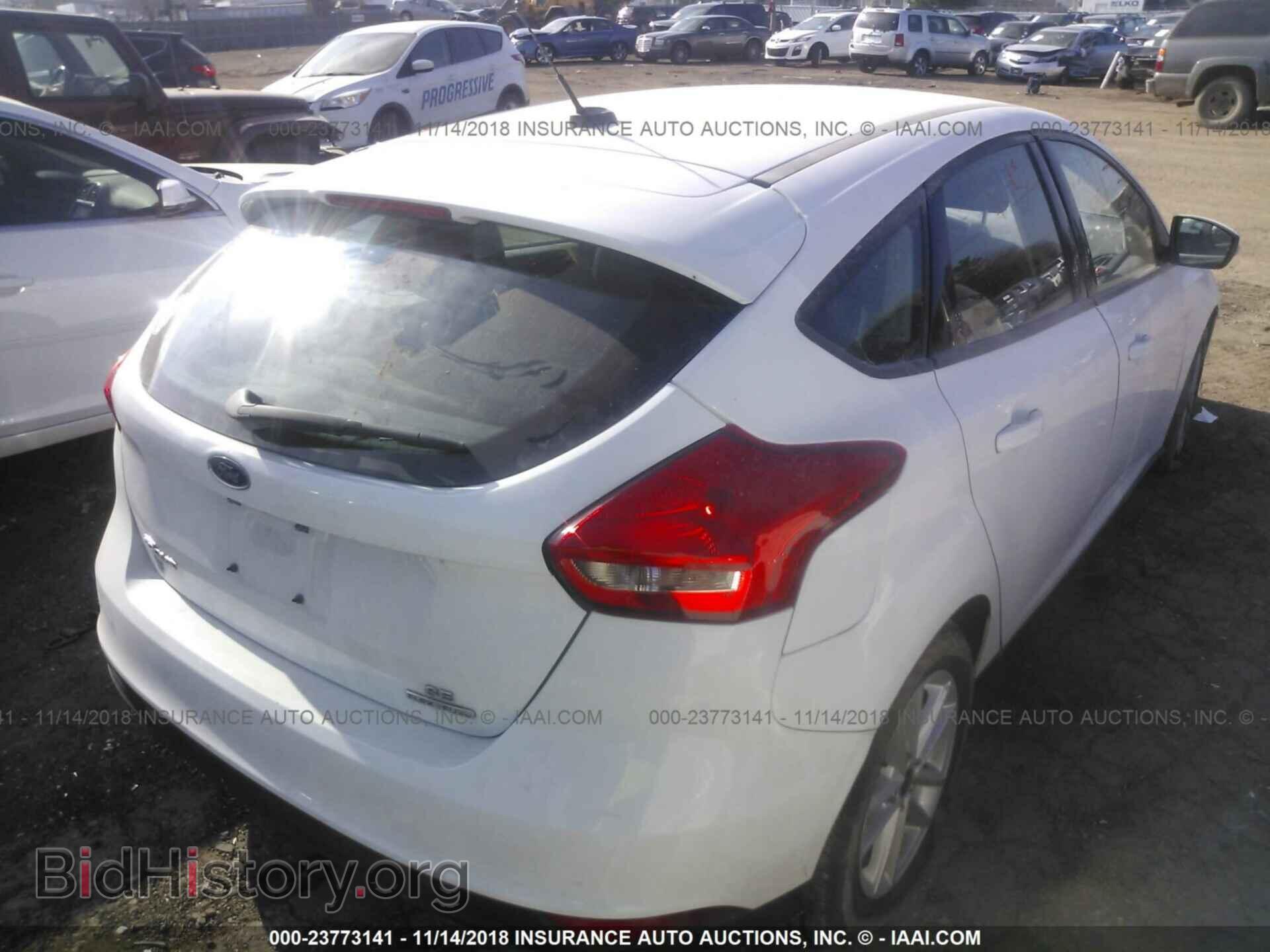 2016 Ford Focus - VIN: 1FADP3K25GL394011 - Photo 4