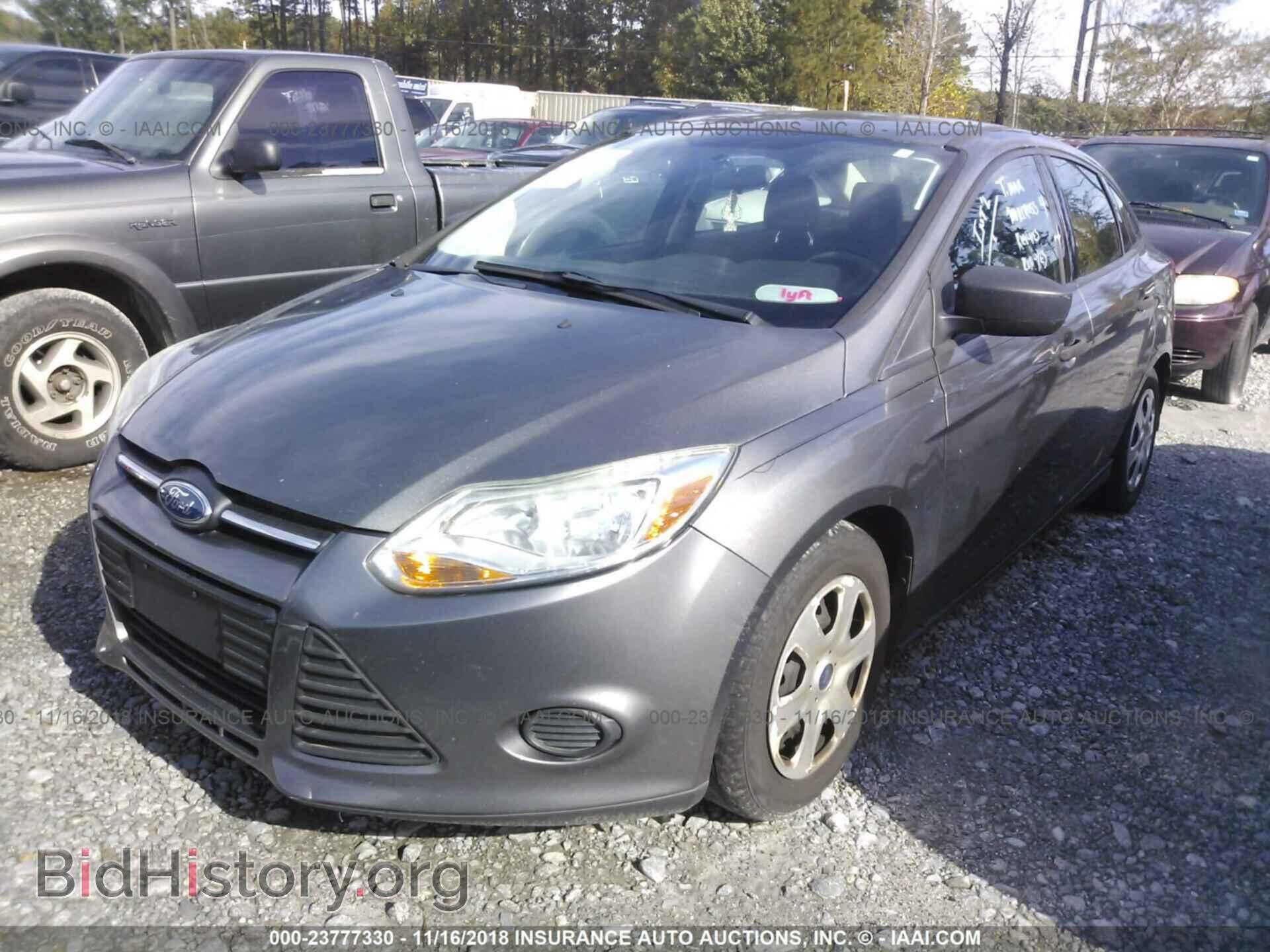 2012 Ford Focus - VIN: 1FAHP3E26CL318529 - Photo 2