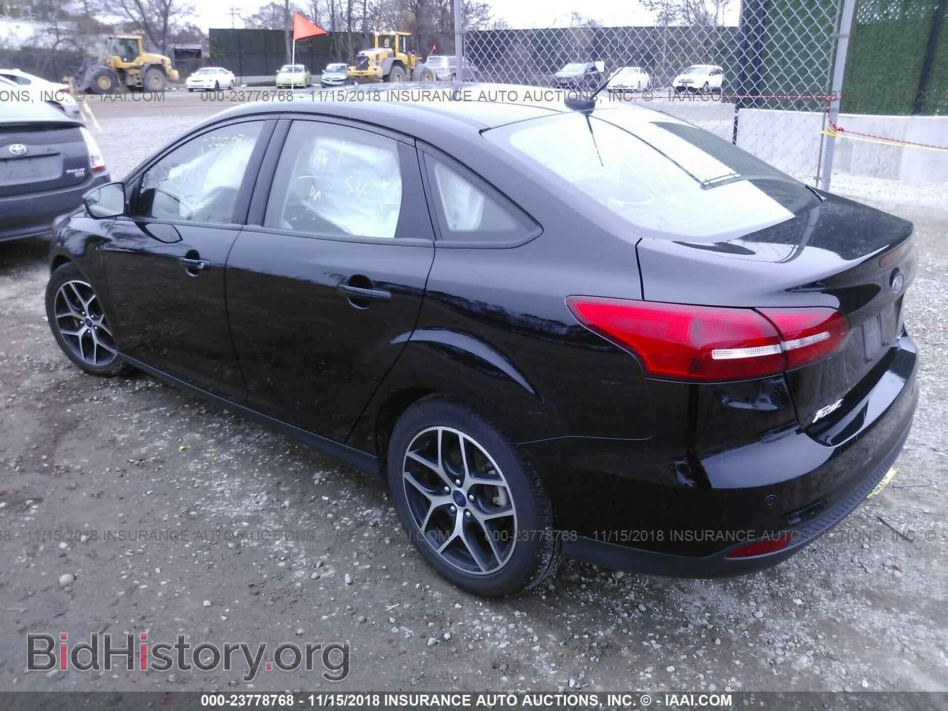 2018 Ford Focus - VIN: 1FADP3H29JL261802 - Photo 3