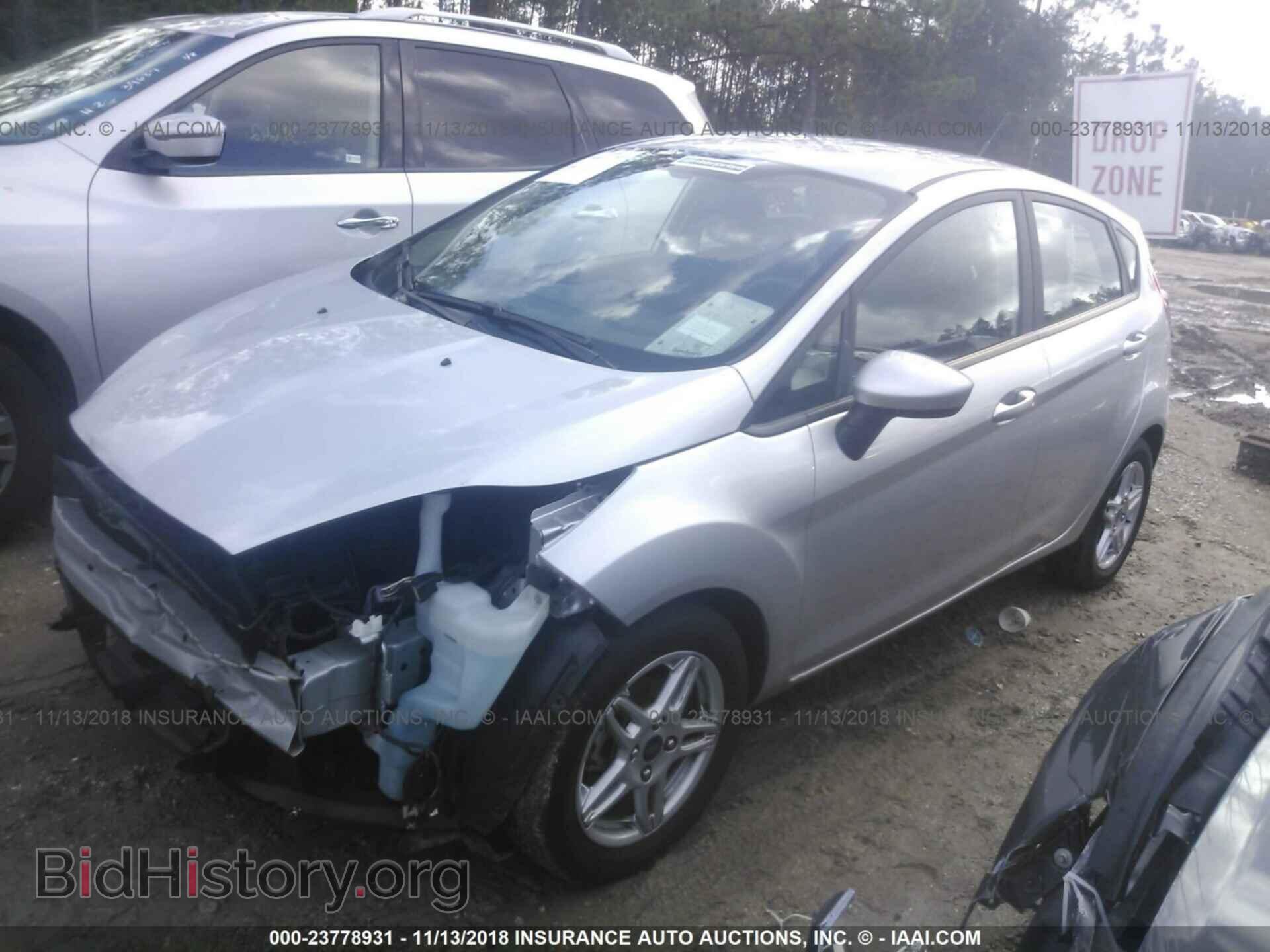 2018 Ford Fiesta - VIN: 3FADP4EJ5JM101142 - Фото 2