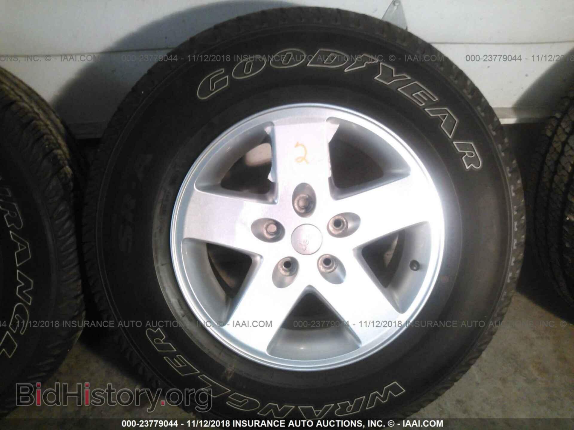 2014 Jeep Wrangler - VIN: TIRES - Фото 3