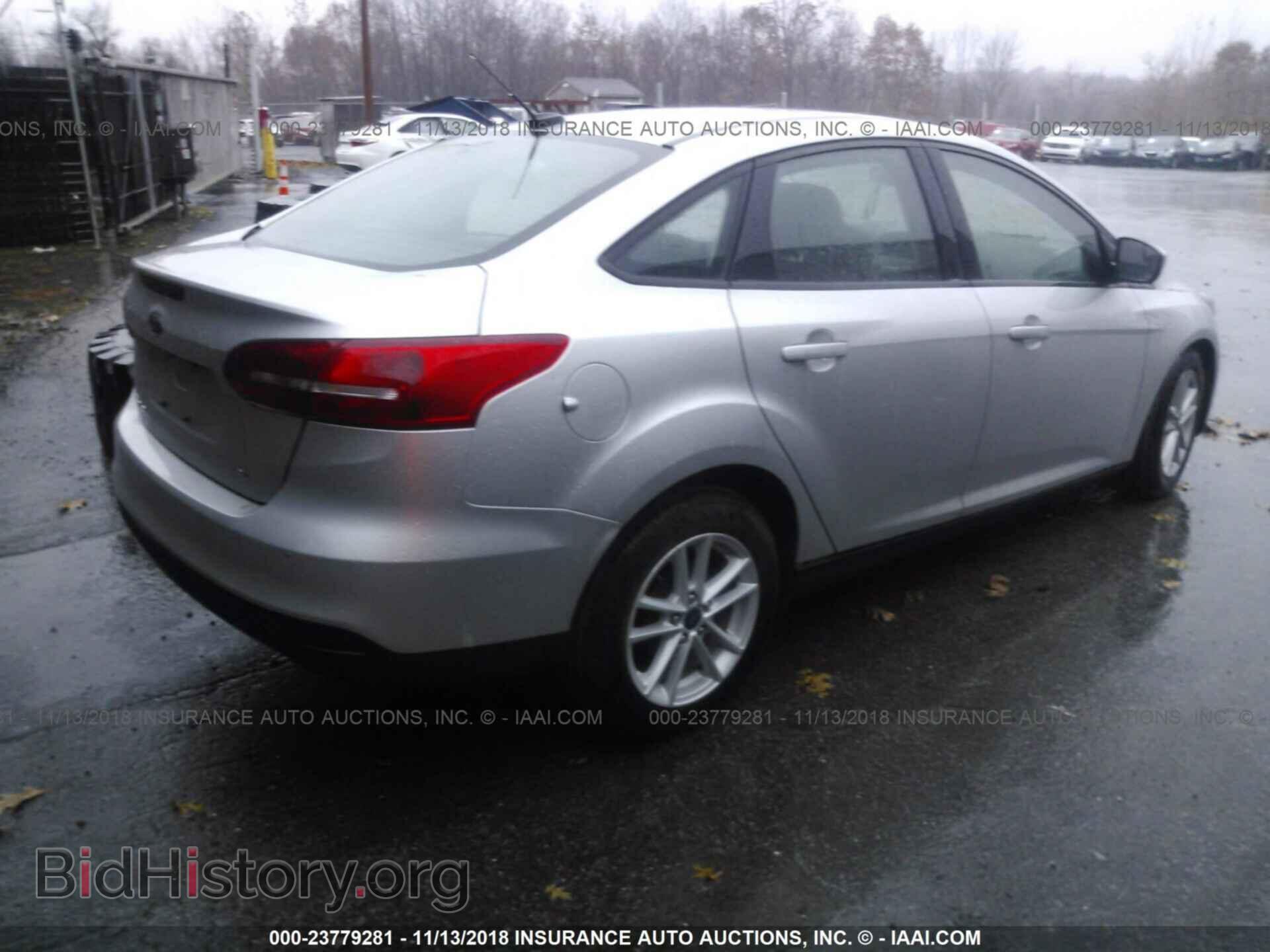 2018 Ford Focus - VIN: 1FADP3F29JL272575 - Фото 4