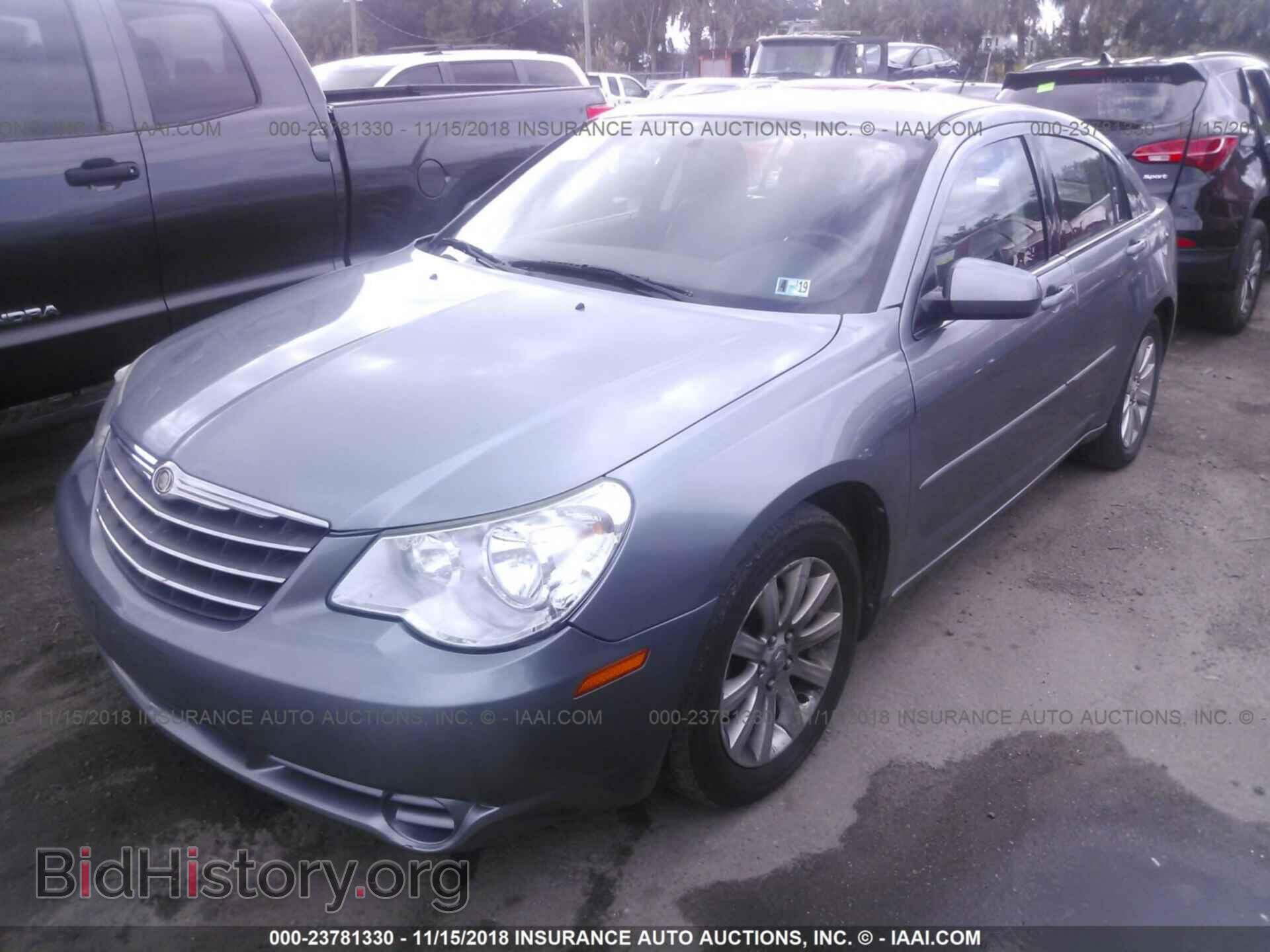 2010 CHRYSLER SEBRING - VIN: 1C3CC5FD5AN196876 - Photo 2