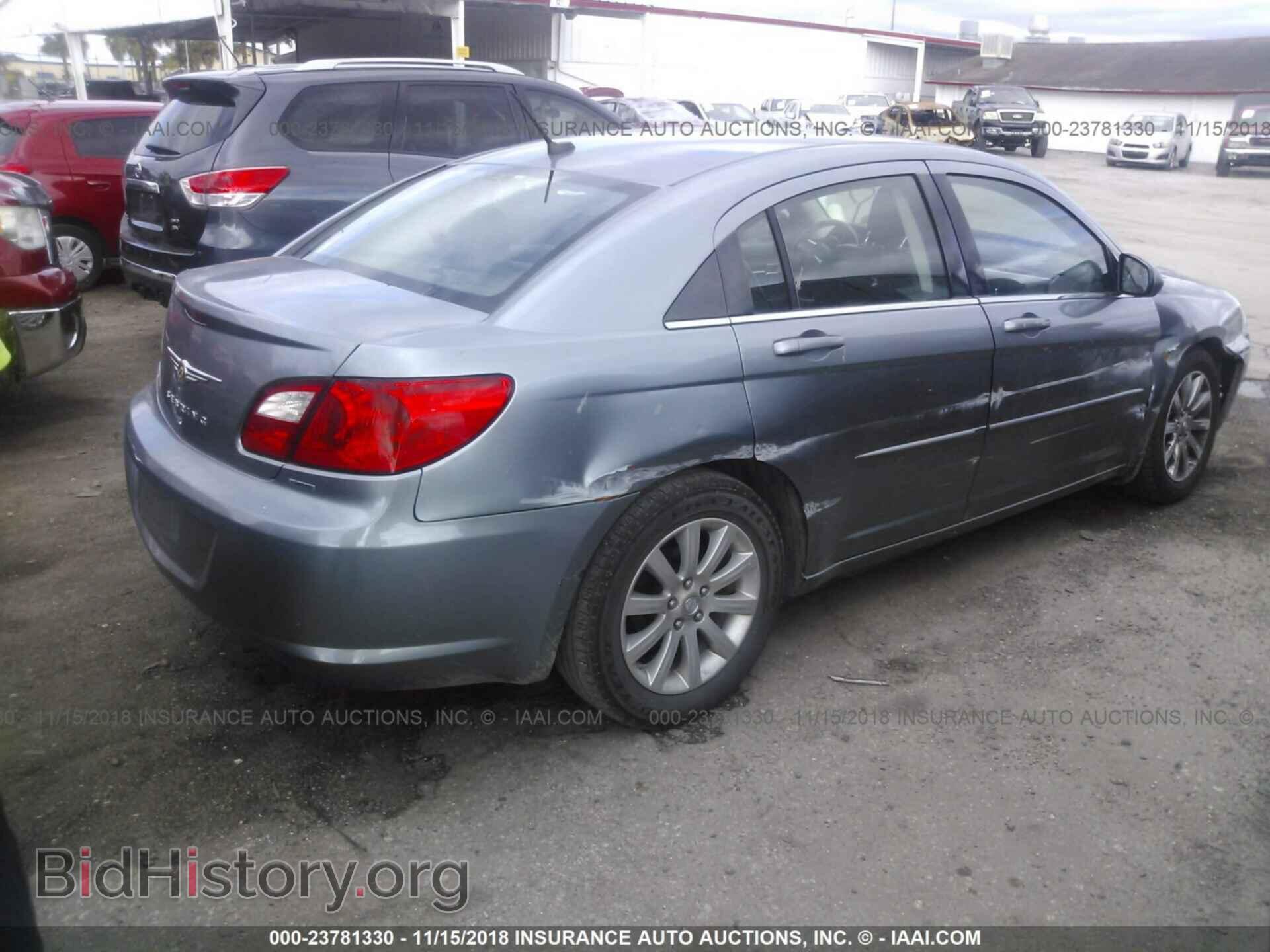 2010 CHRYSLER SEBRING - VIN: 1C3CC5FD5AN196876 - Photo 4