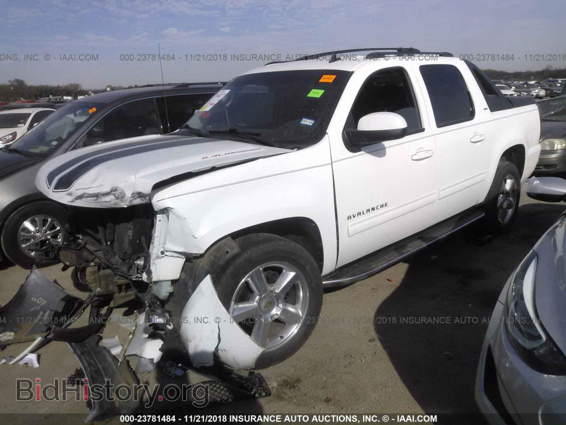 2010 CHEVROLET AVALANCHE - VIN: 3GNNCEE08AG244745 - Фото 2
