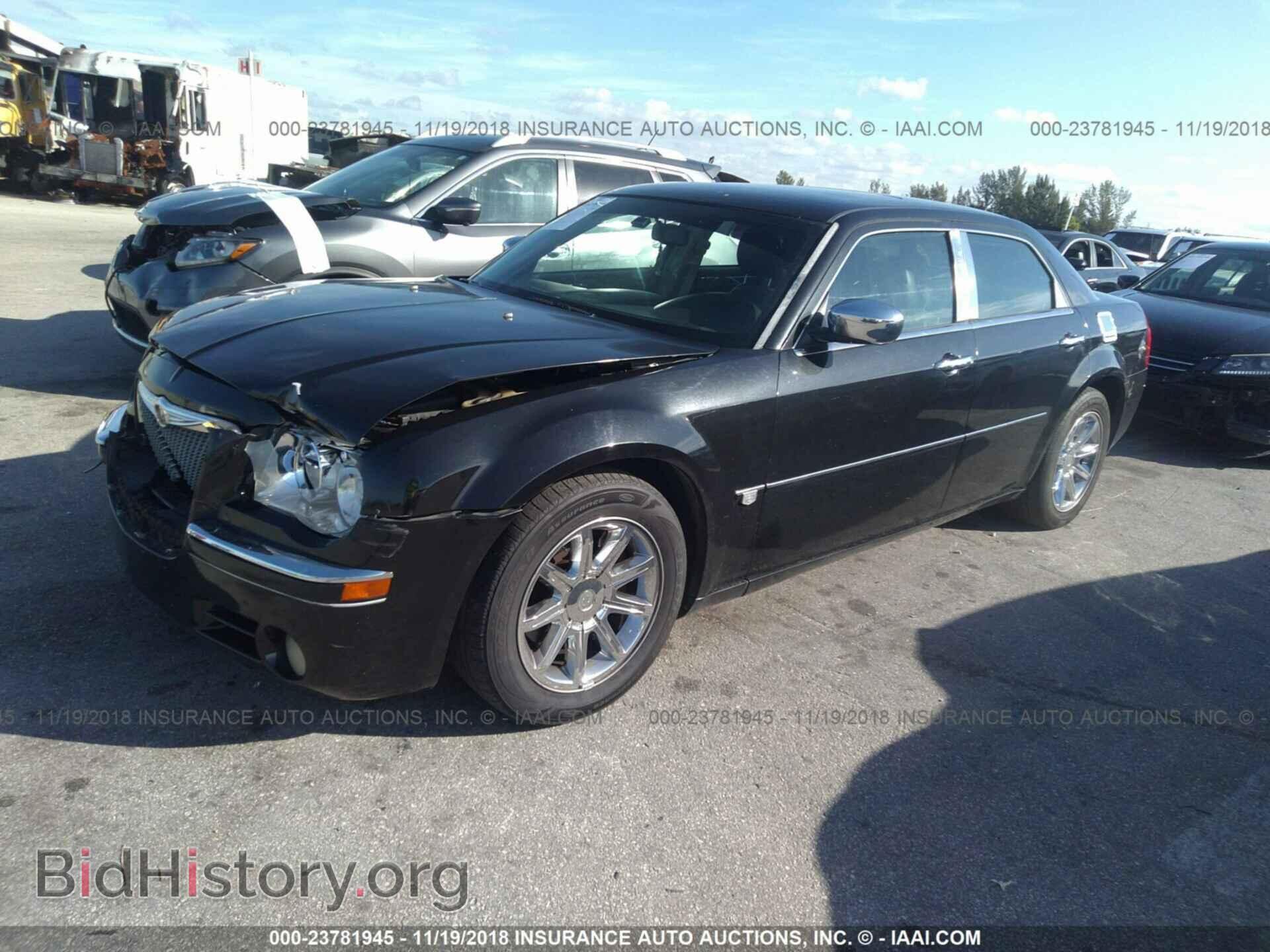 2006 CHRYSLER 300C - VIN: 2C3KA63H76H253951 - Фото 2