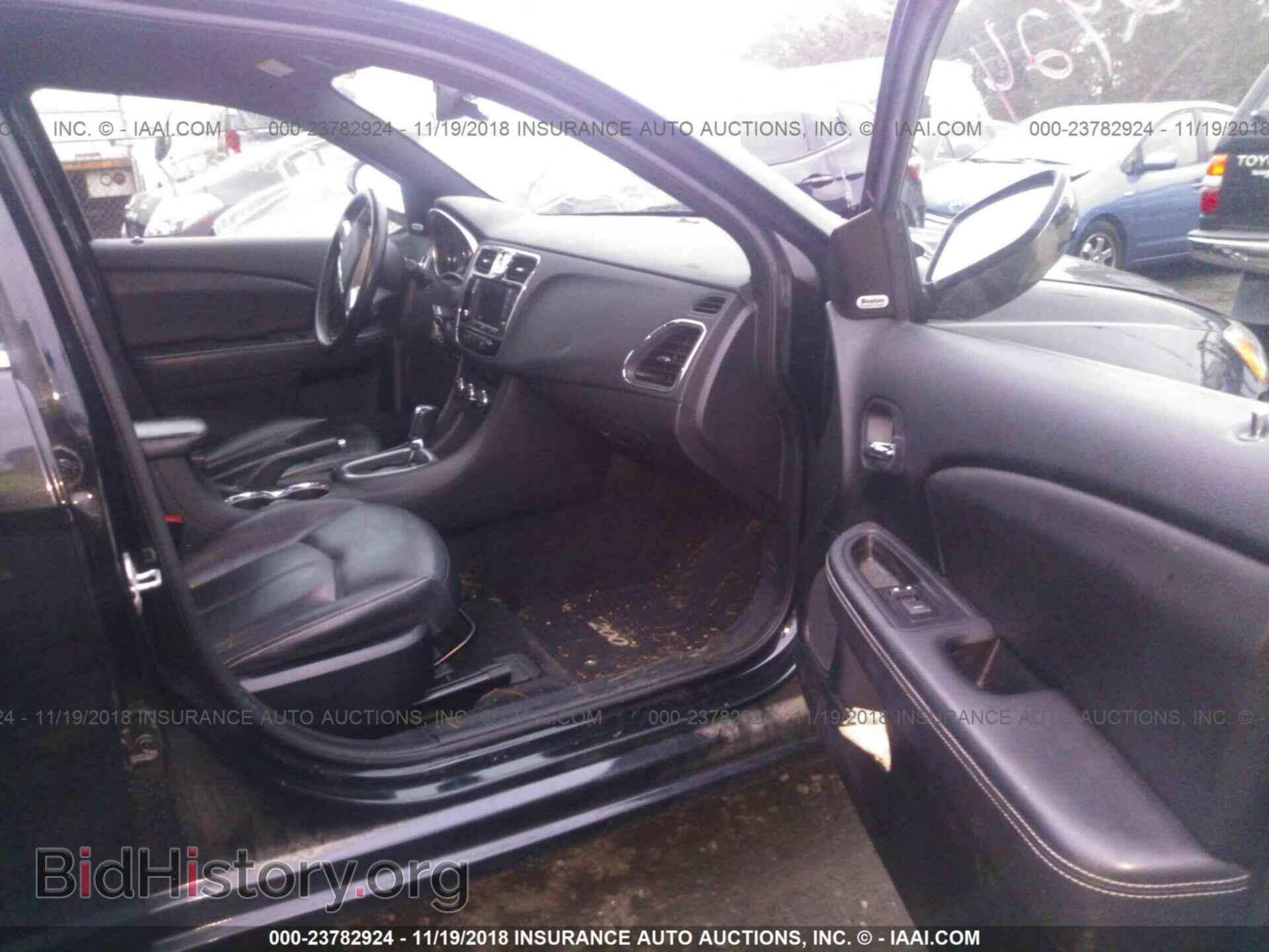 2011 Chrysler 200 - VIN: 1C3BC2FGXBN520569 - Фото 5