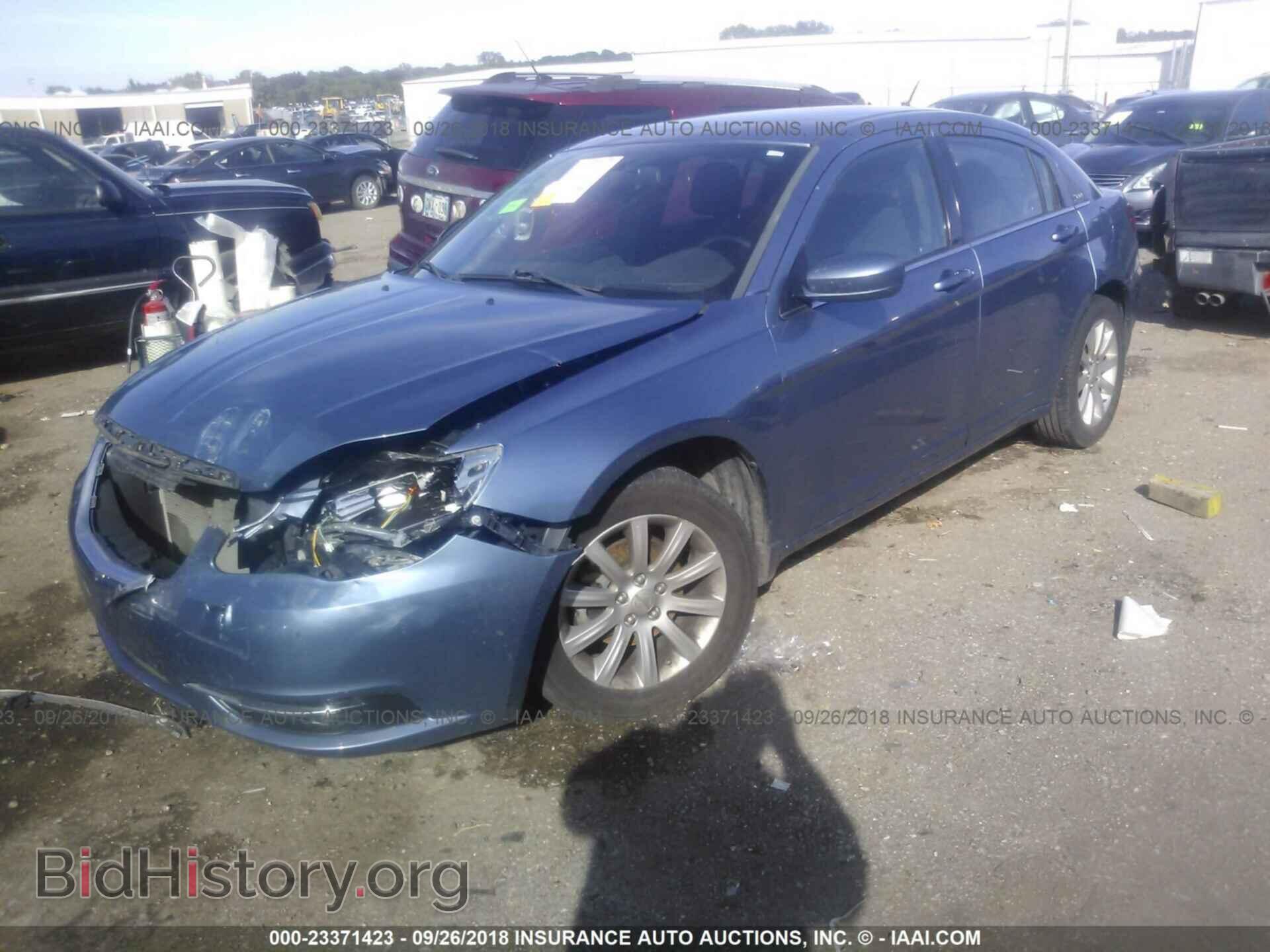 2011 CHRYSLER 200 - VIN: 1C3BC1FBXBN618371 - Фото 2