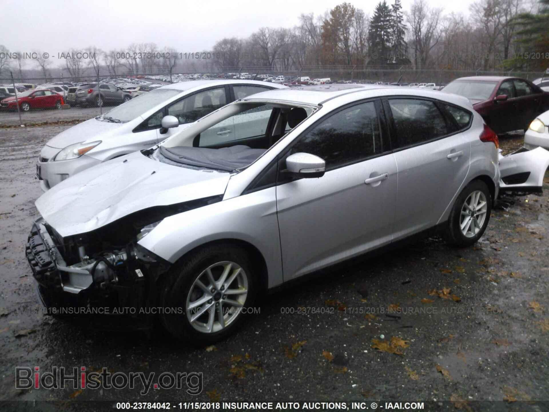 2016 Ford Focus - VIN: 1FADP3K26GL220240 - Photo 2