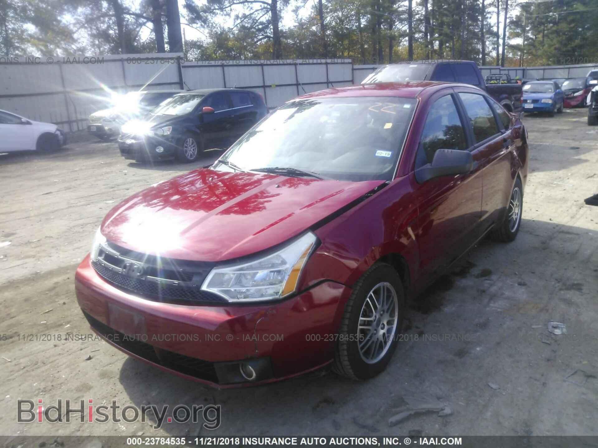 2011 Ford Focus - VIN: 1FAHP3FN7BW196799 - Фото 2