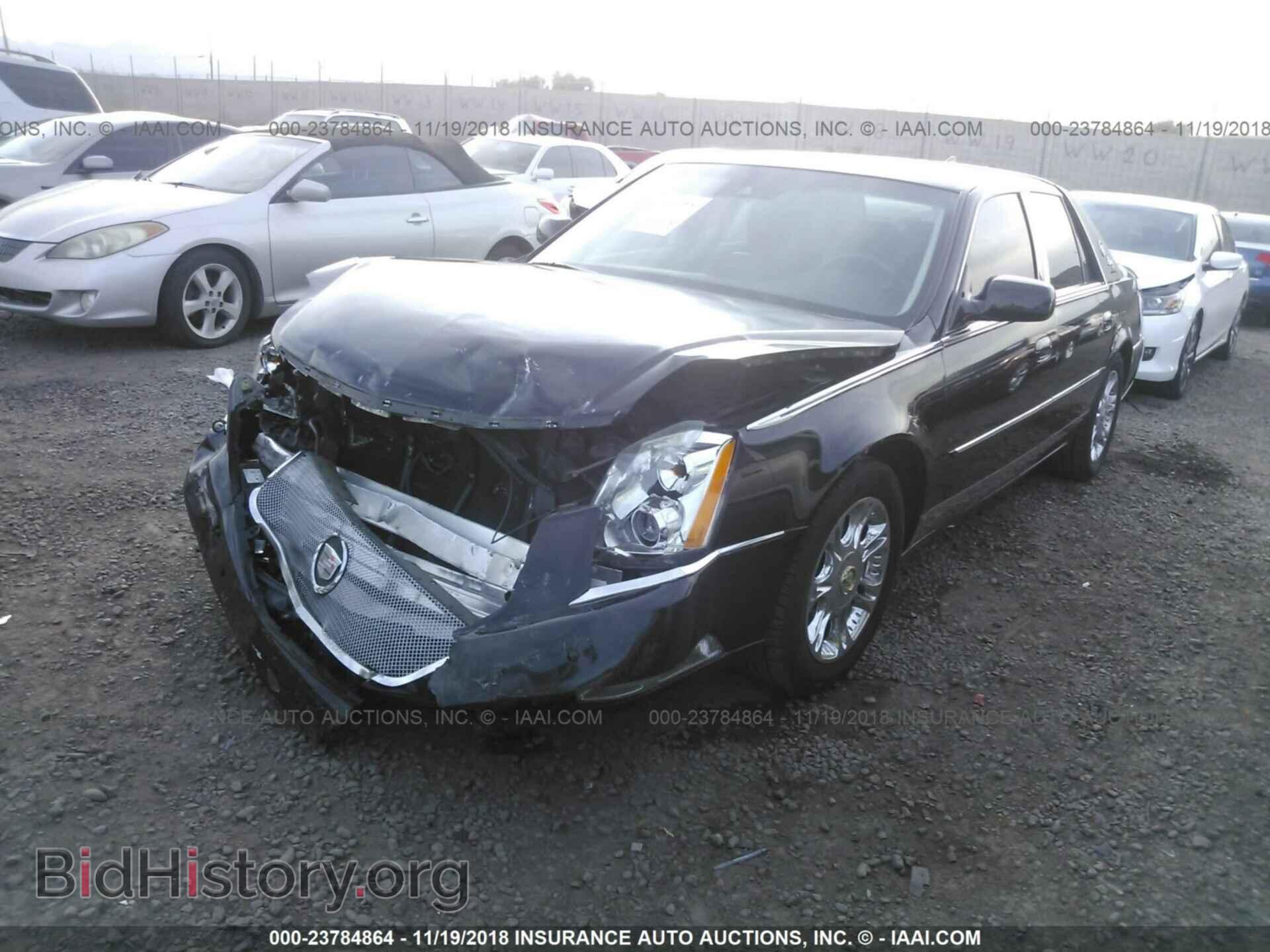 2011 Cadillac Dts - VIN: 1G6KH5E64BU127800 - Photo 2
