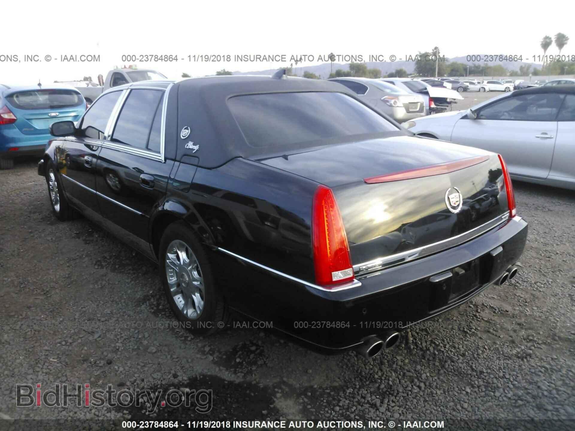2011 Cadillac Dts - VIN: 1G6KH5E64BU127800 - Photo 3