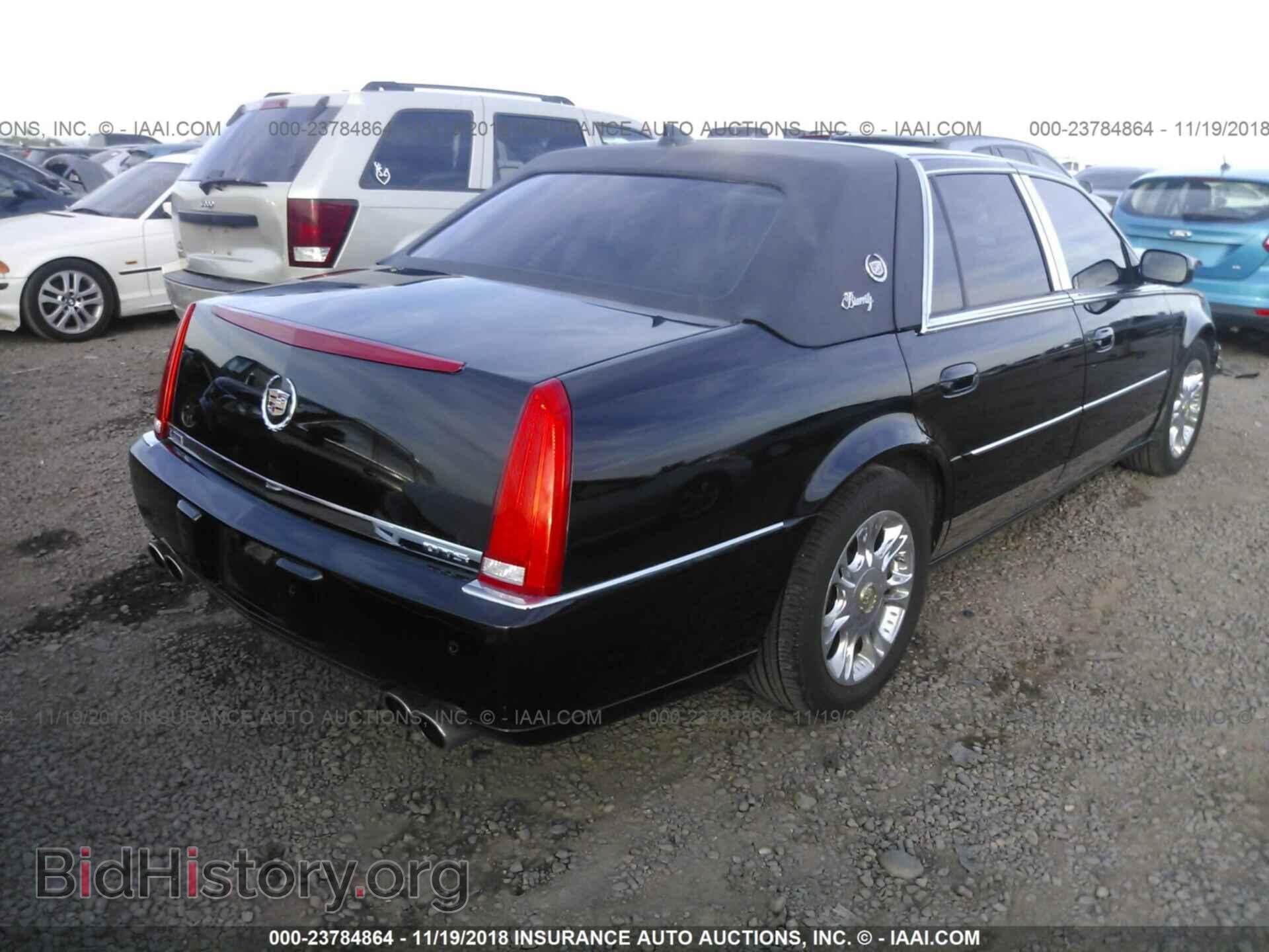 2011 Cadillac Dts - VIN: 1G6KH5E64BU127800 - Photo 4